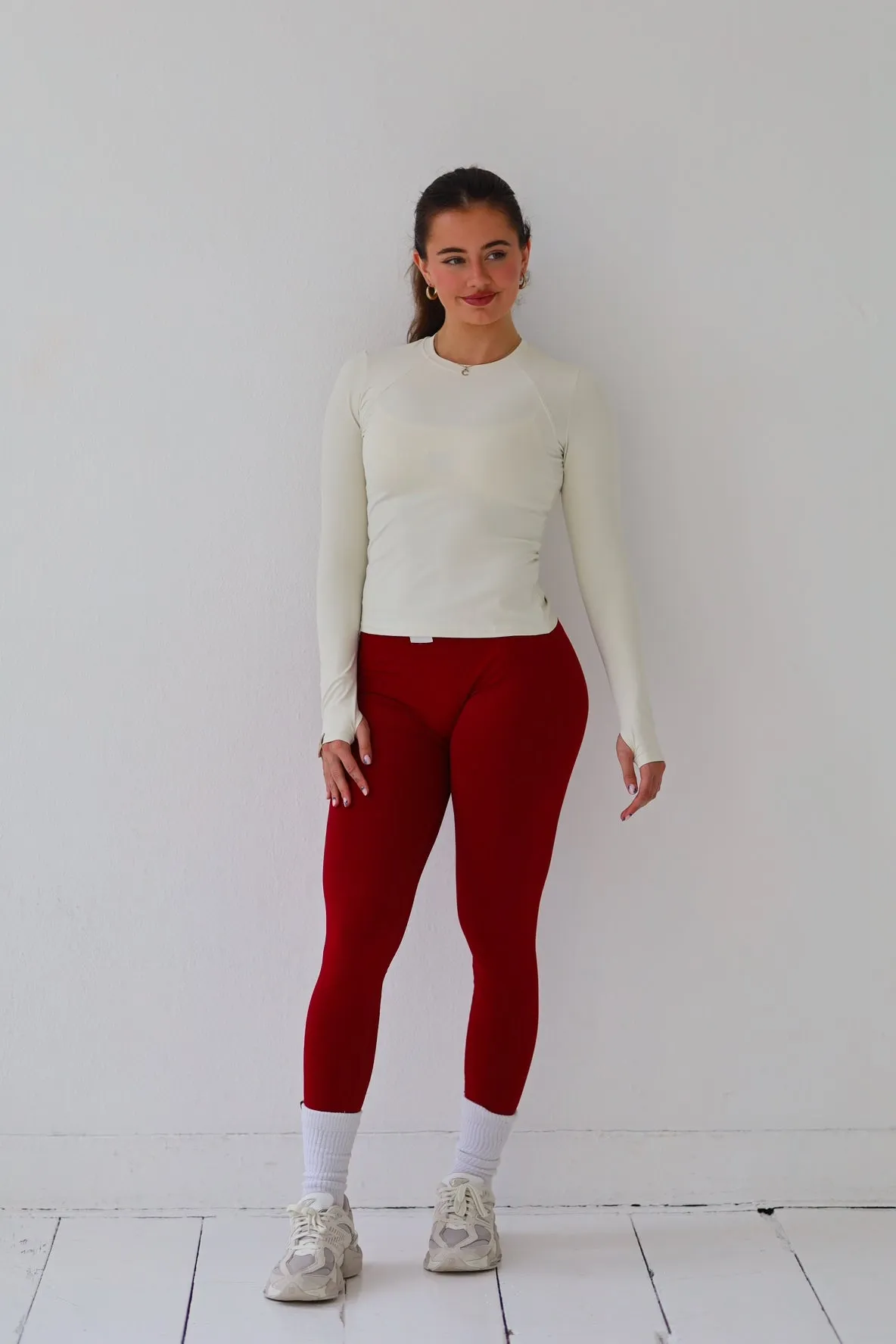 Figure Hug Pro Athlete Travel Outfit Essential leggings in Cherry