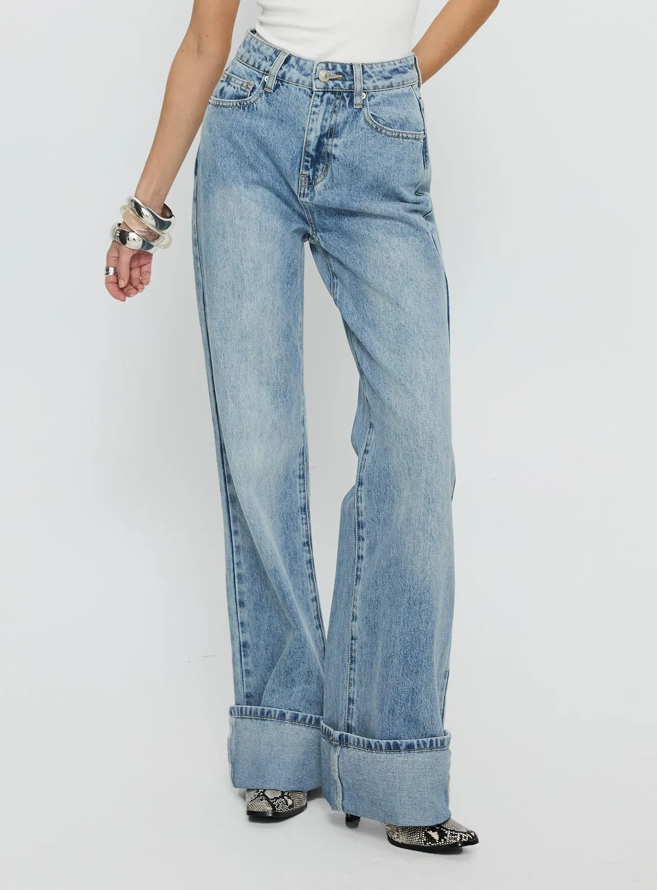Casual Wear Durable Construction Florida Keys Mid Rise Straight Leg Cuffed Jeans Light Blue Wash