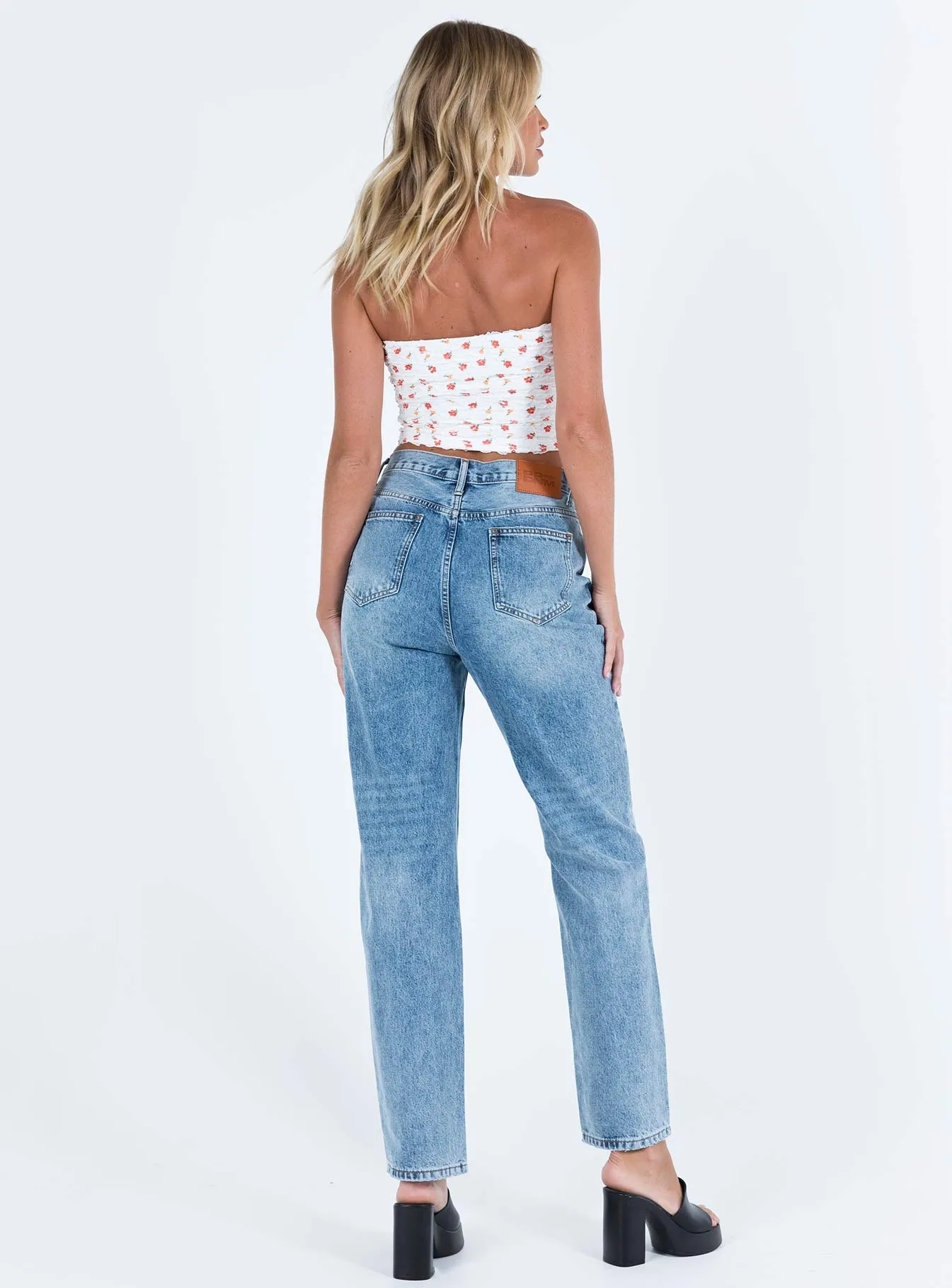 Outfit Basic Comfortable Style Holly Asymmetric Straight Leg Jean Light Wash Tall