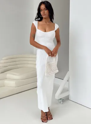 This maxi dress combines classic style with modern comfort for a timeless look The relaxed fit of this maxi dress ensures all-day comfort while maintaining a stylish look Larissa Maxi Dress White
