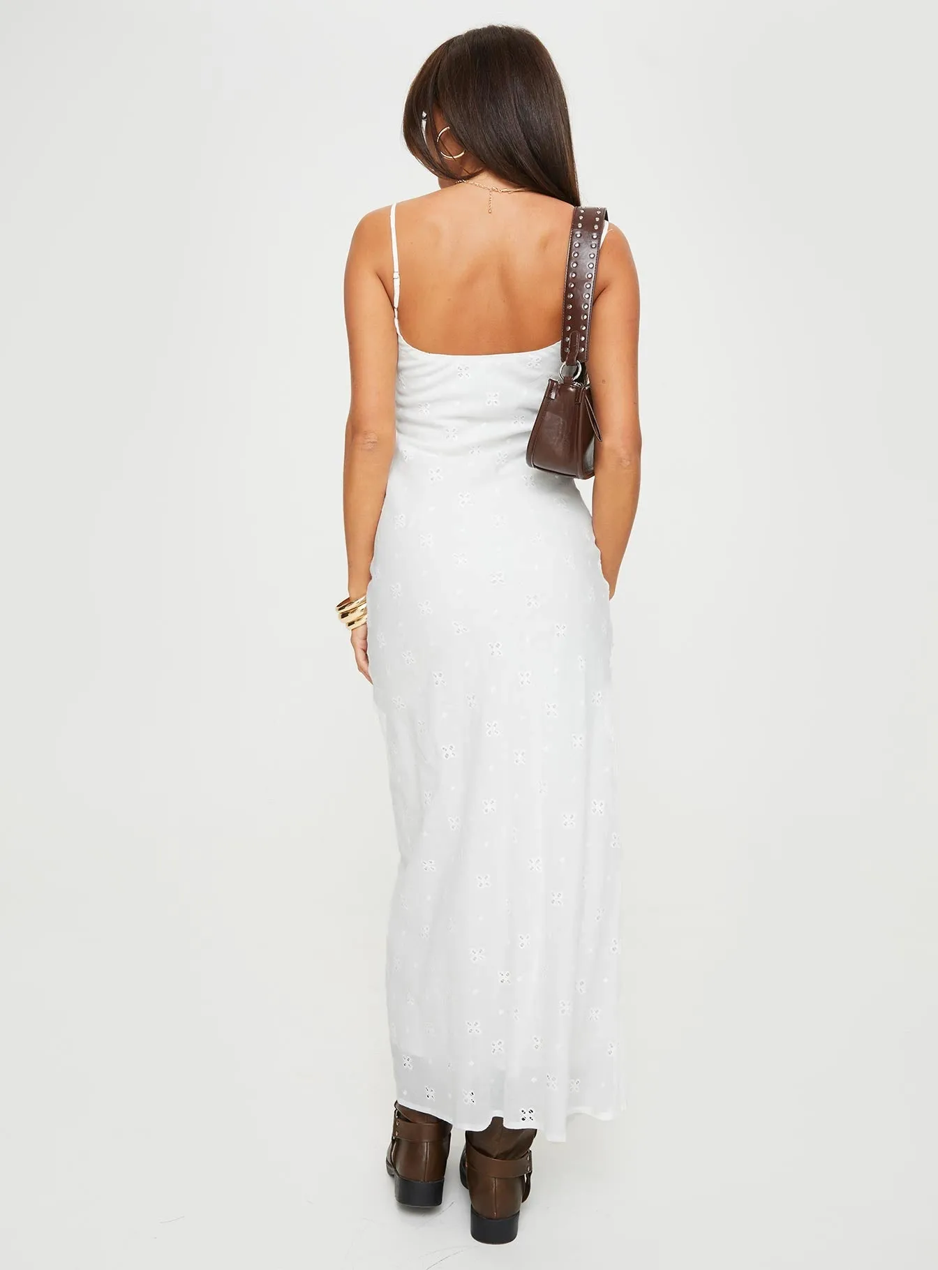 Ravina Maxi Dress White Vibrant boho dress The simple yet refined design of this dress makes it easy to pair with different accessories