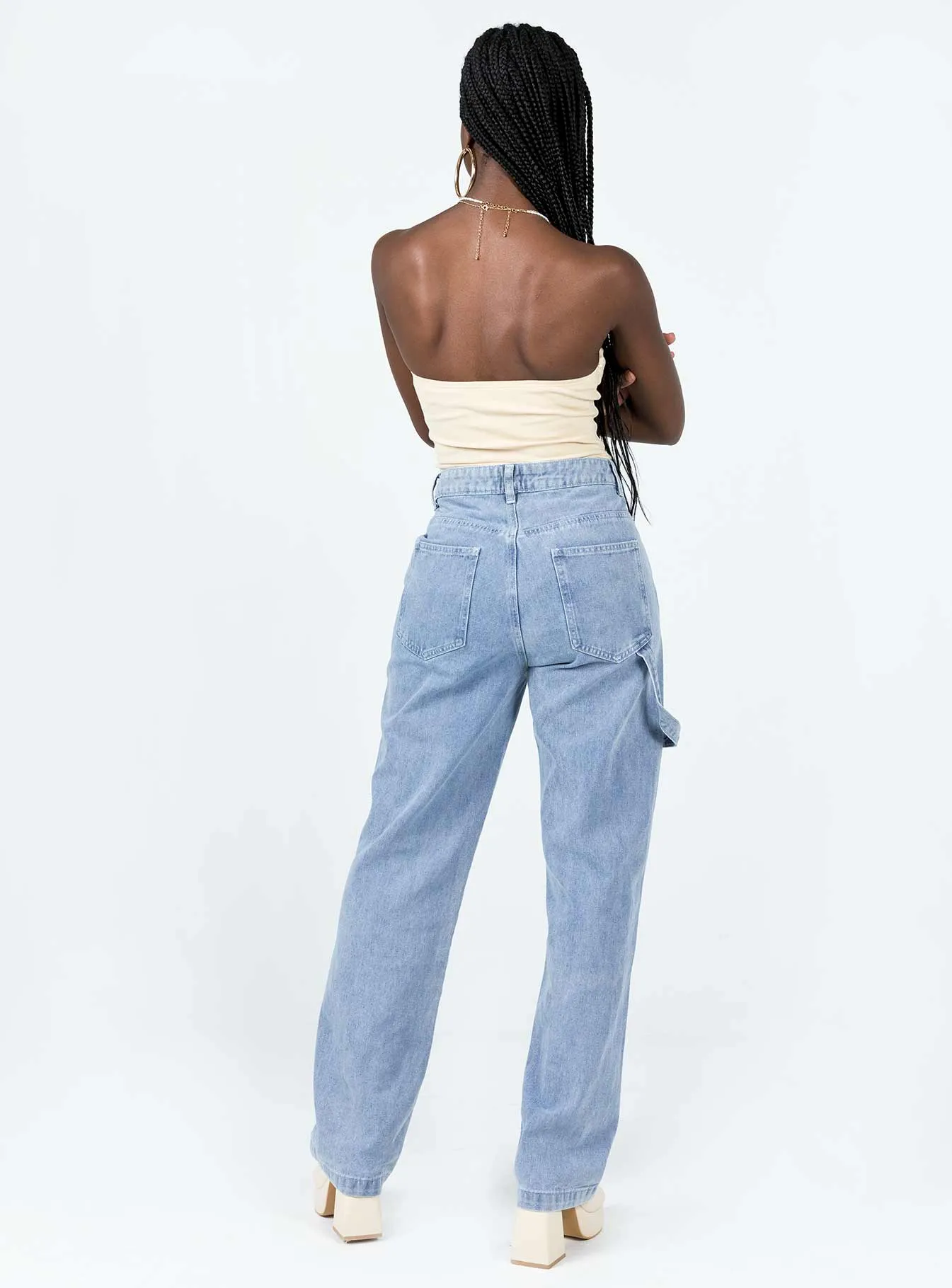 Office Wear Chill Outfit Date Night Style Layer Copeland Jeans Light Wash Denim