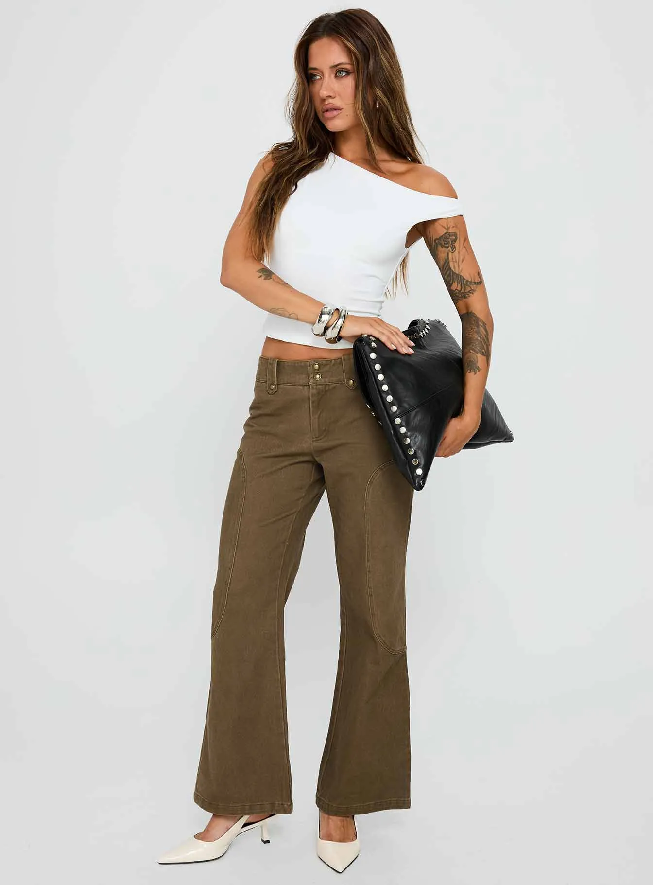 Cuzco Low Rise Flared Cargo Jeans Dark Khaki Day Off Fit Smart Wardrobe