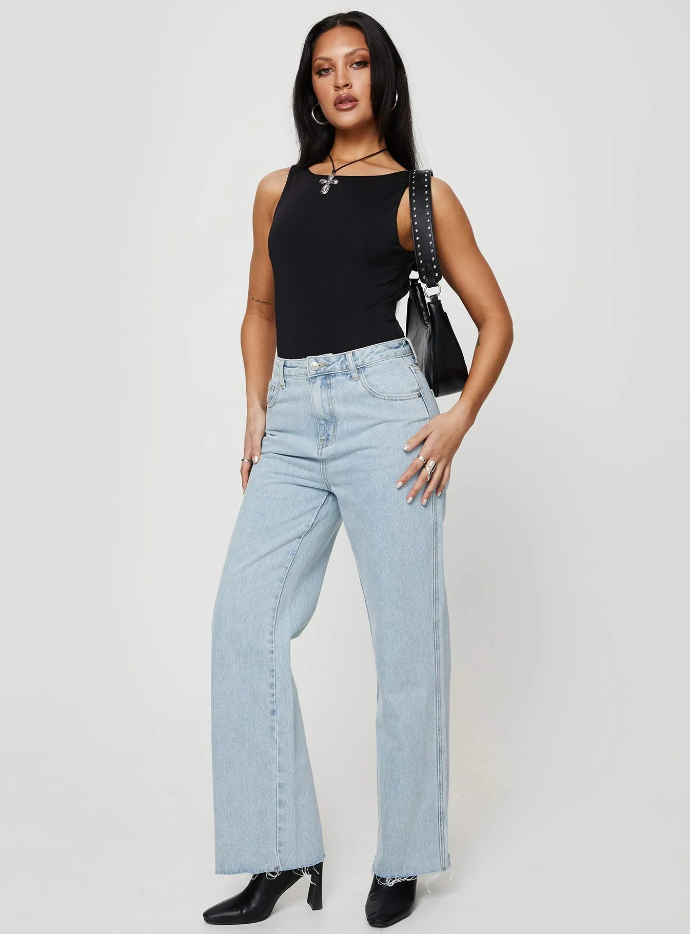 Soft Texture Arlington Straight Leg Denim Jeans Light Wash