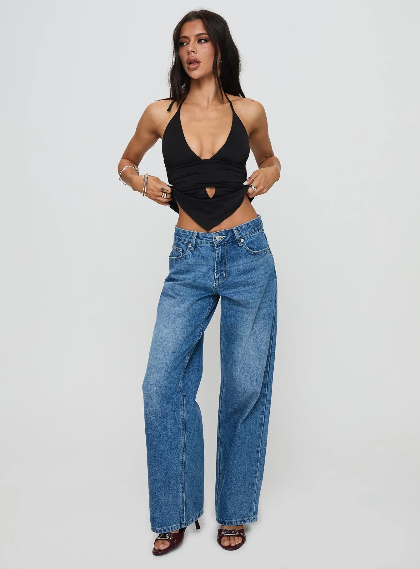 Brunch Outfit Classic Wear Luxury Everyday Party Look Serenitia Mid Rise Relaxed Jeans Mid Blue Wash Petite