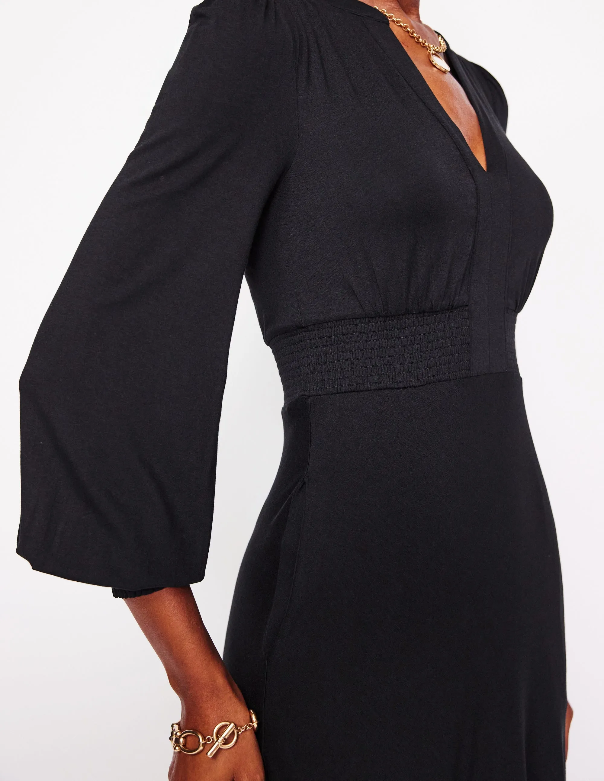 Versatile midi dress with pockets Ivy Smocked Midi Dress-Black