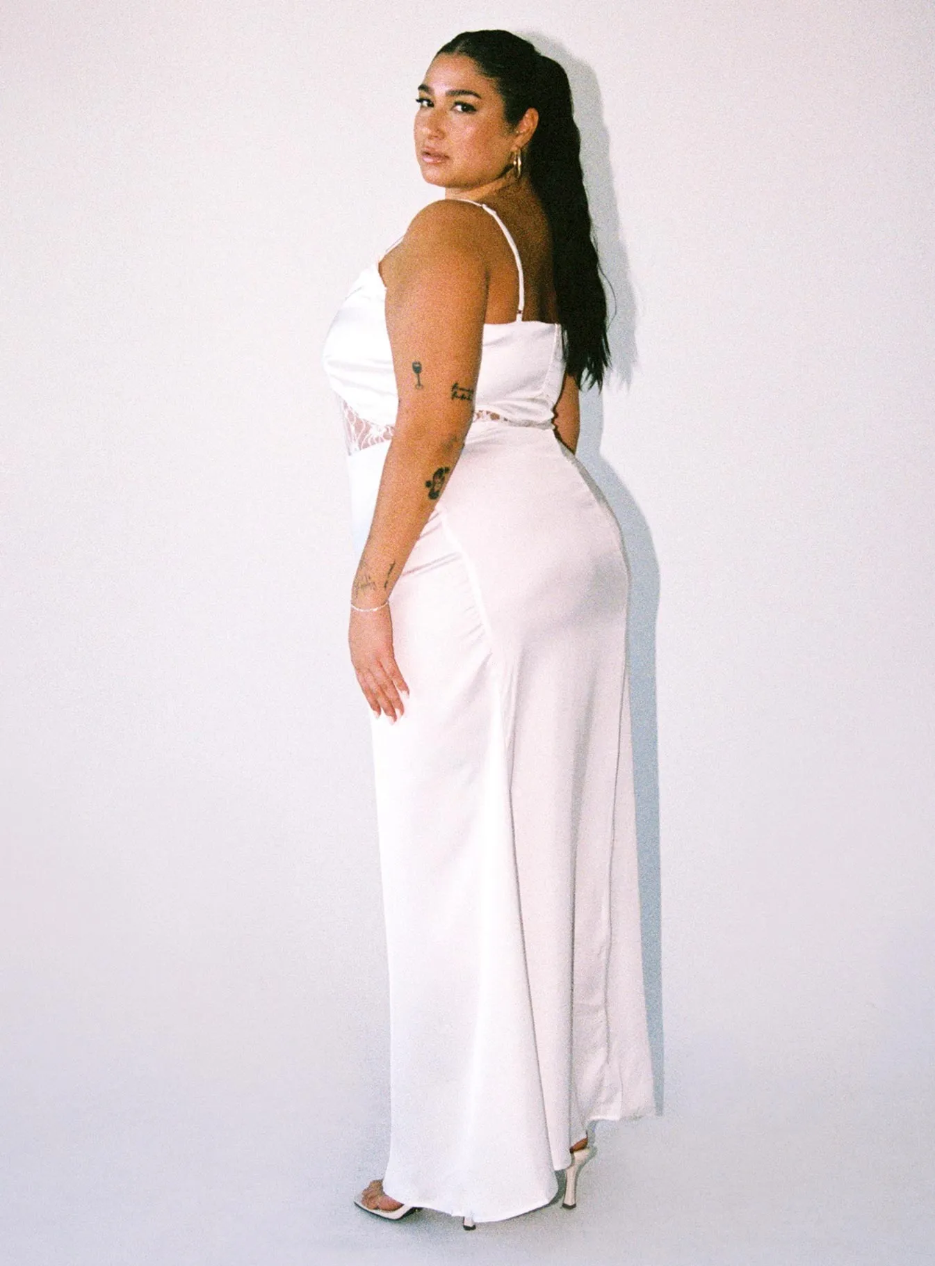 Platinum Shine The relaxed fit of this maxi dress ensures all-day comfort while maintaining a stylish look Roselle Maxi Dress White Curve