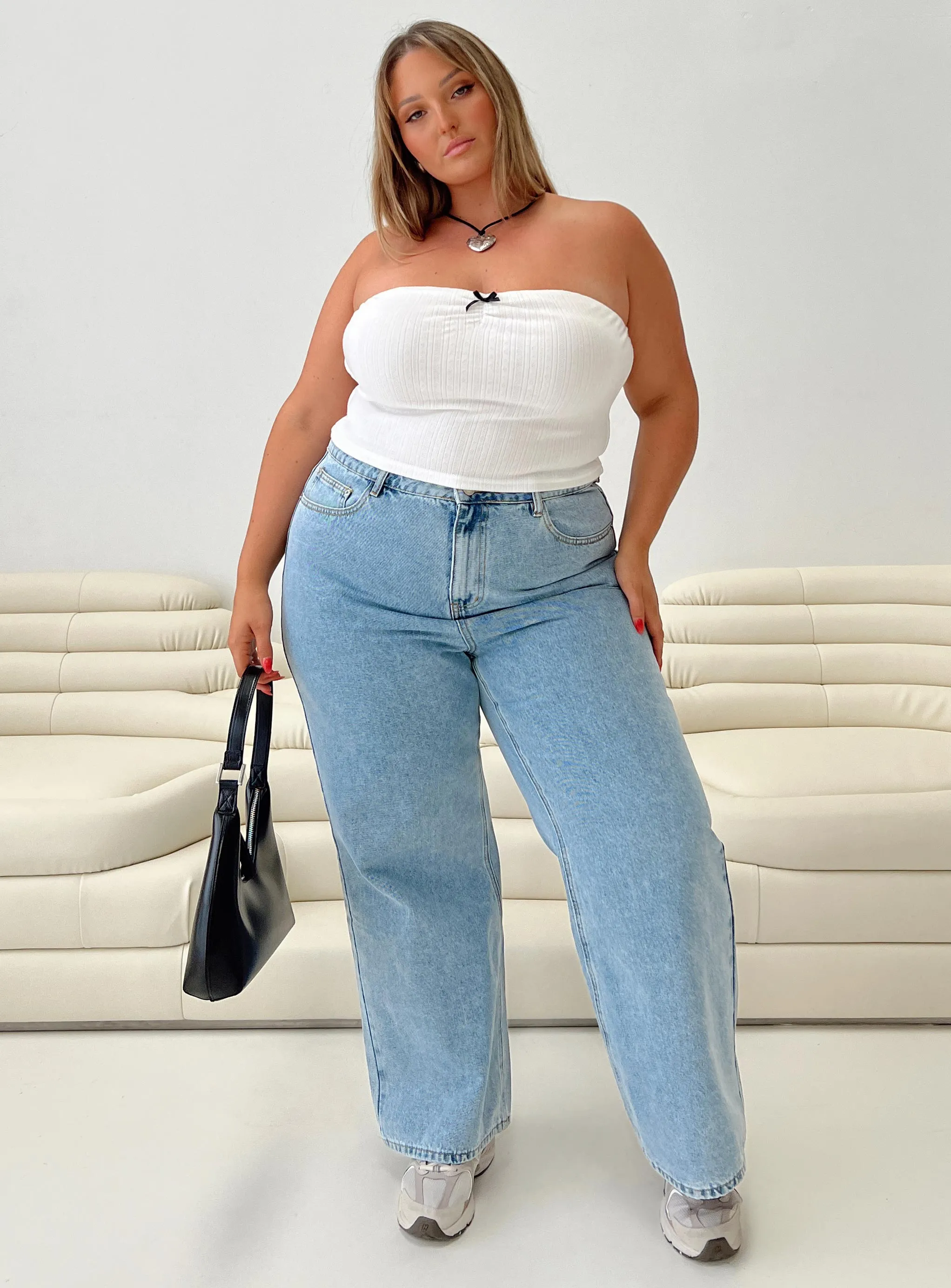 Tari Tube Top White Curve VNeckReinforcement