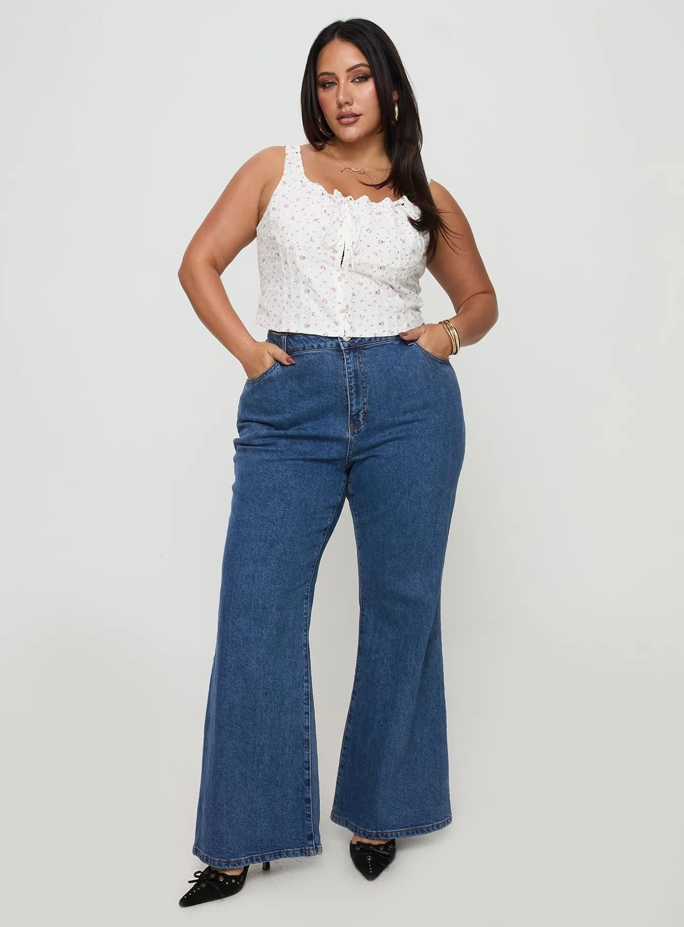 Shopping Day Street Fashion Textured Odor Control Coating Lucille High Rise Flared Jeans Mid Wash Curve