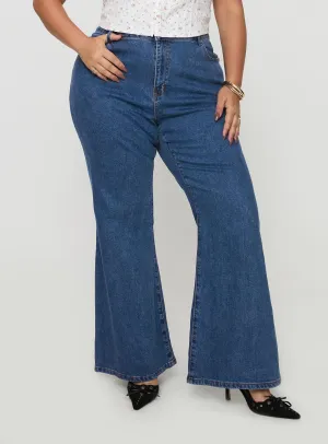 Quick Match Lucille High Rise Flared Jeans Mid Wash Curve