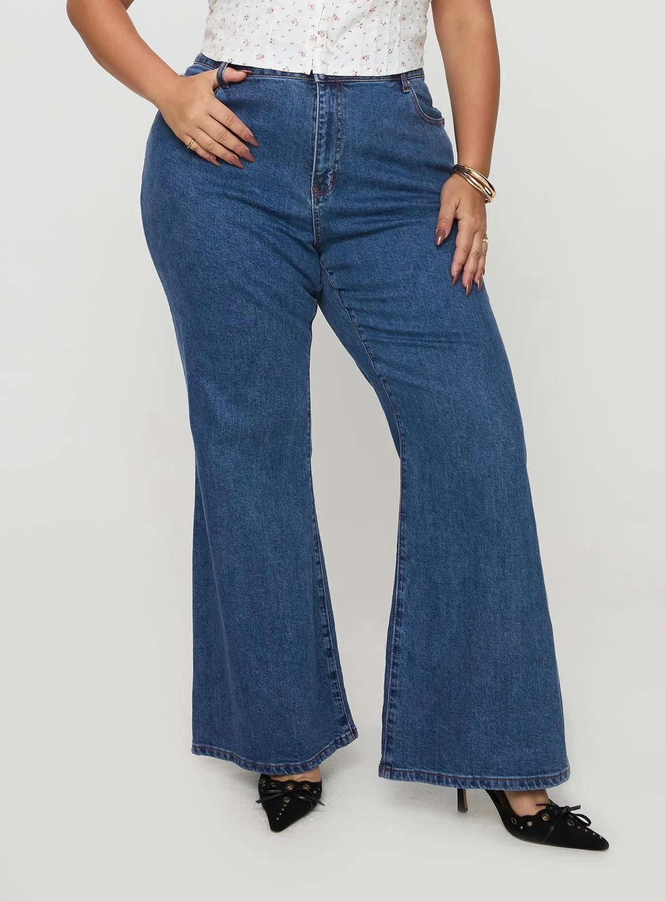 Quick Match Lucille High Rise Flared Jeans Mid Wash Curve