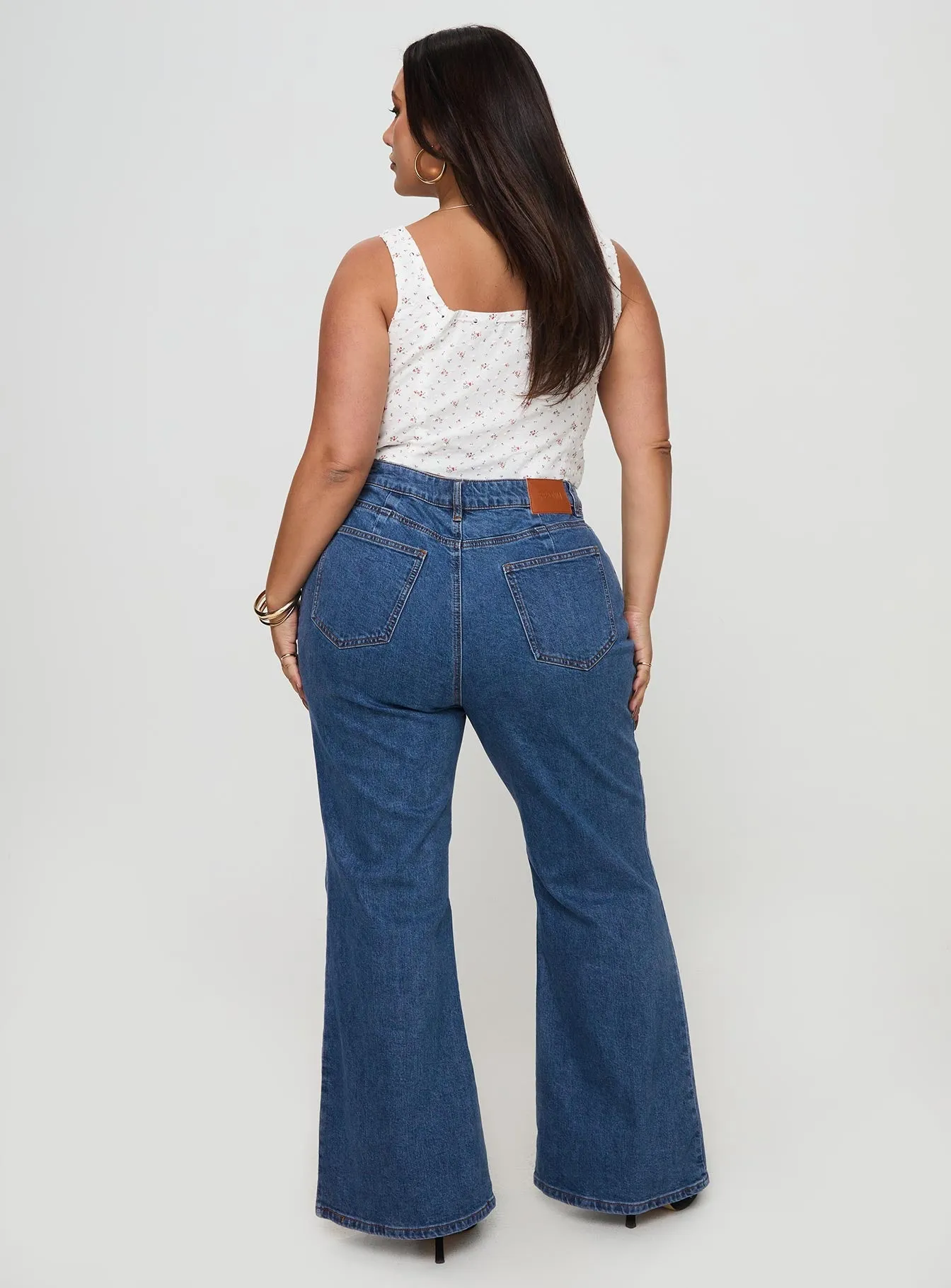 Lucille High Rise Flared Jeans Mid Wash Curve Night Out Neutral Textured Comfortable clothing
