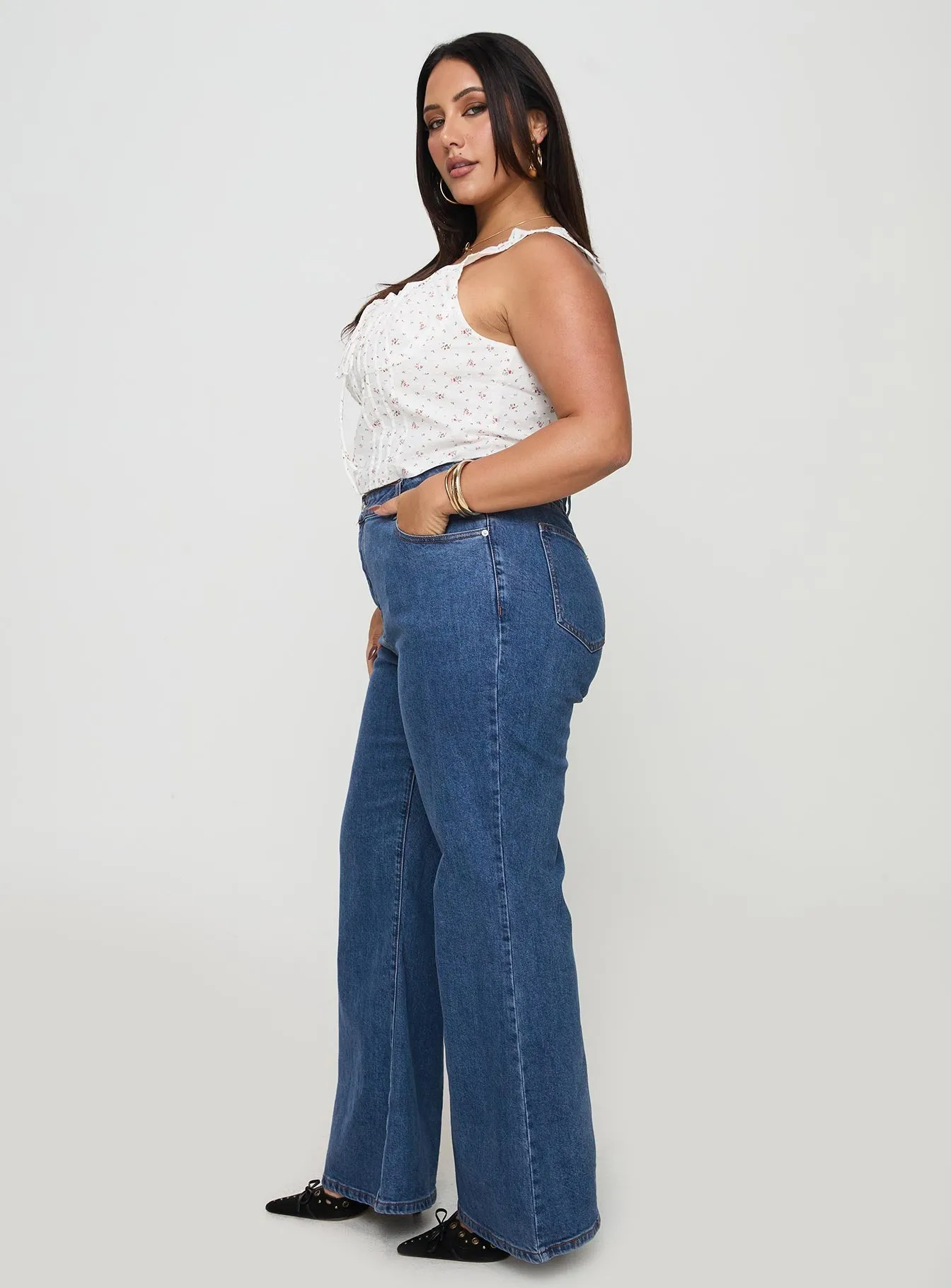 Couple Look Modern Closet Staple Lucille High Rise Flared Jeans Mid Wash Curve