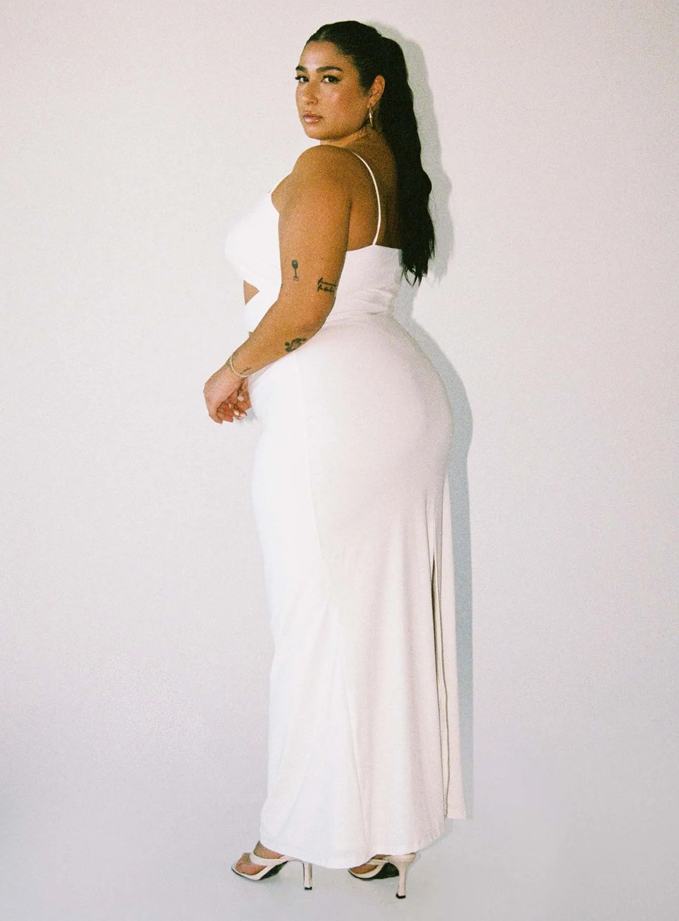 Maci Maxi Dress White Curve Graceful full-length gown Burgundy Deep