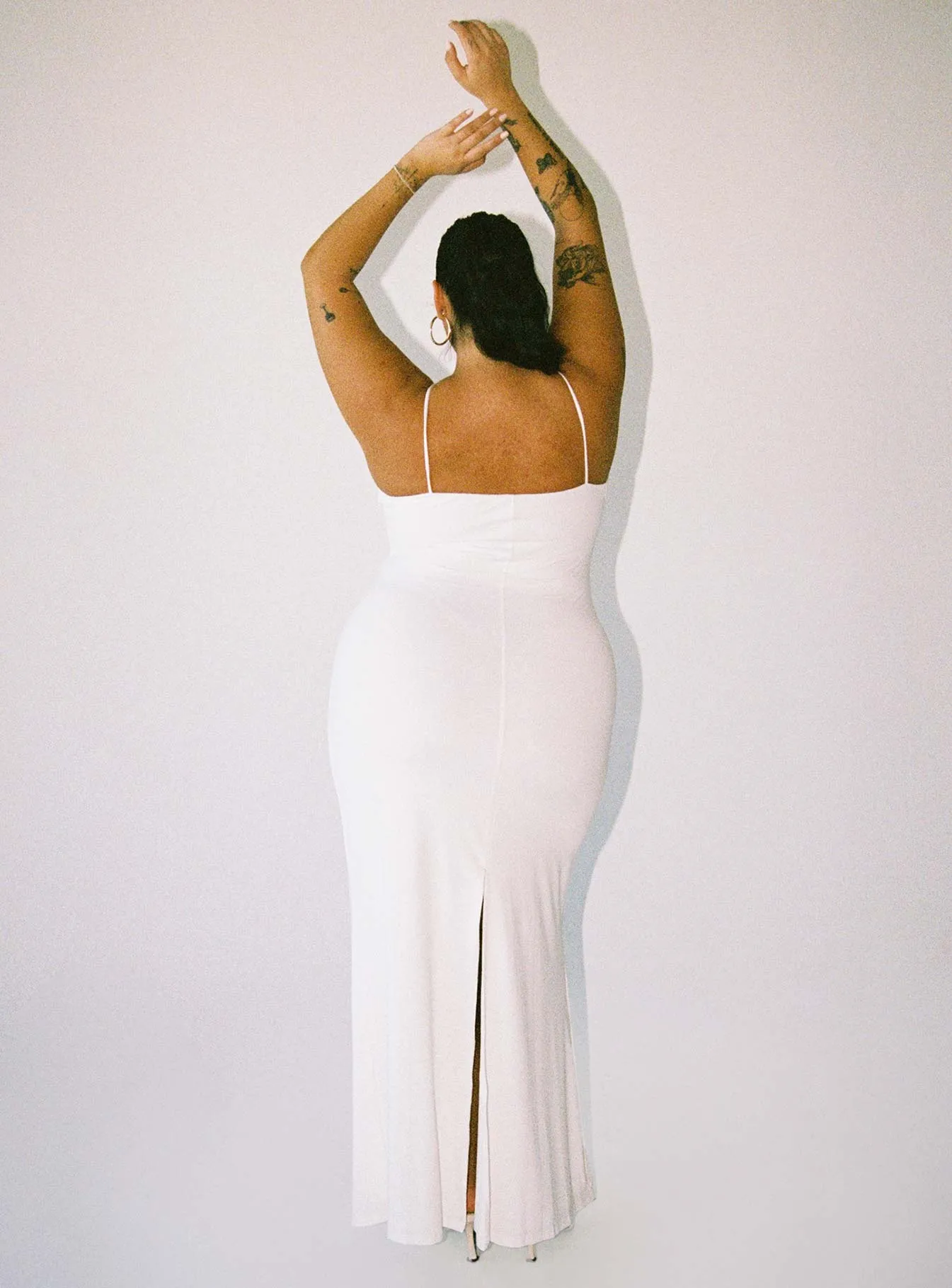 Maci Maxi Dress White Curve Petal Rain The elegant fit of this dress enhances your figure while providing plenty of comfort