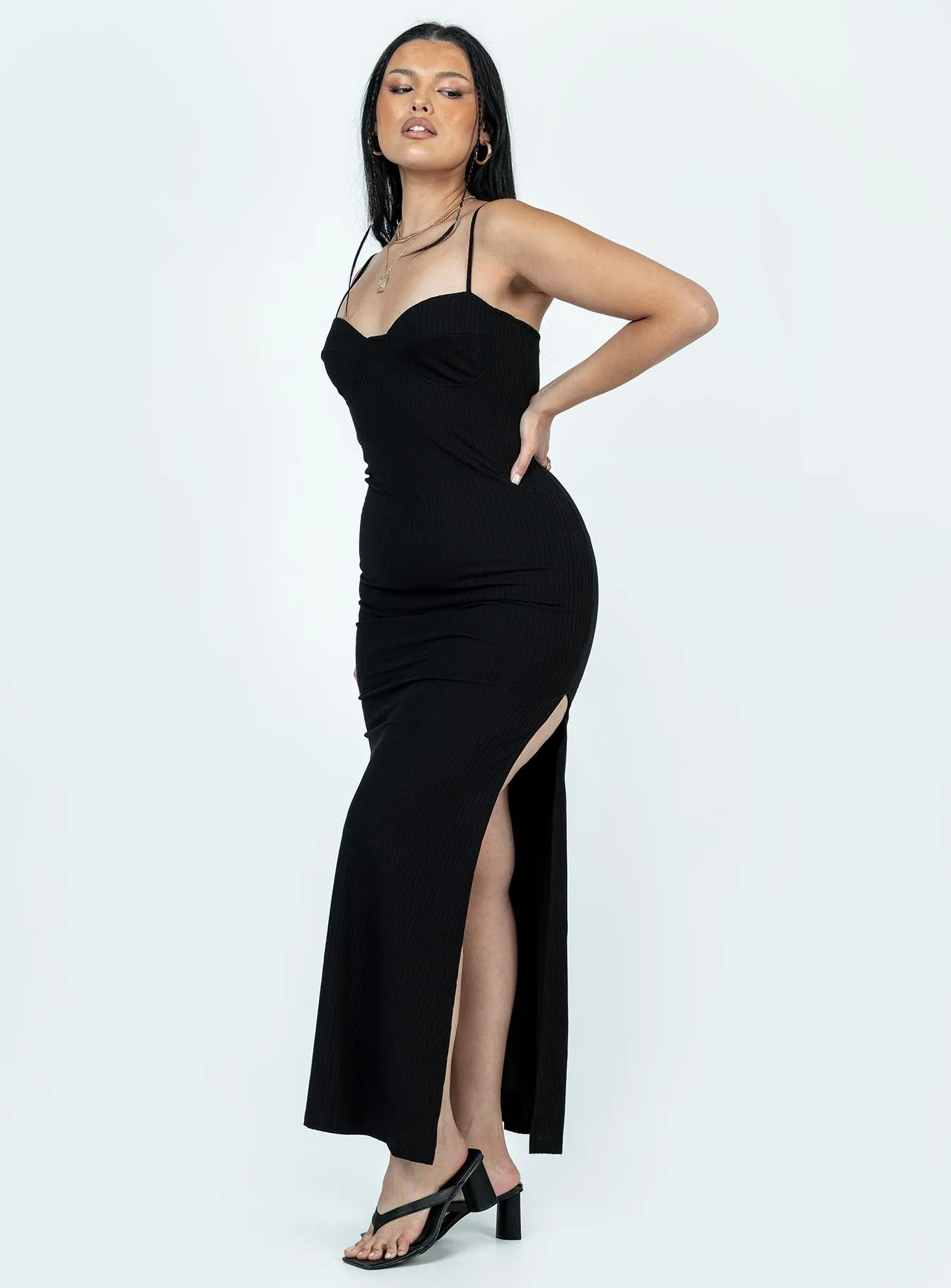 Belladonna Maxi Dress Black This dress provides the ideal balance of style and comfort making it a wardrobe essential Strong Aura