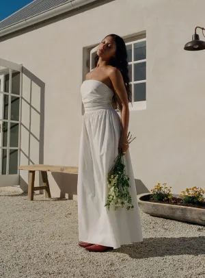 Nicia Strapless Maxi Dress White Fashionable bohemian maxi This maxi dress combines a relaxed fit with an elegant look for a versatile wardrobe piece