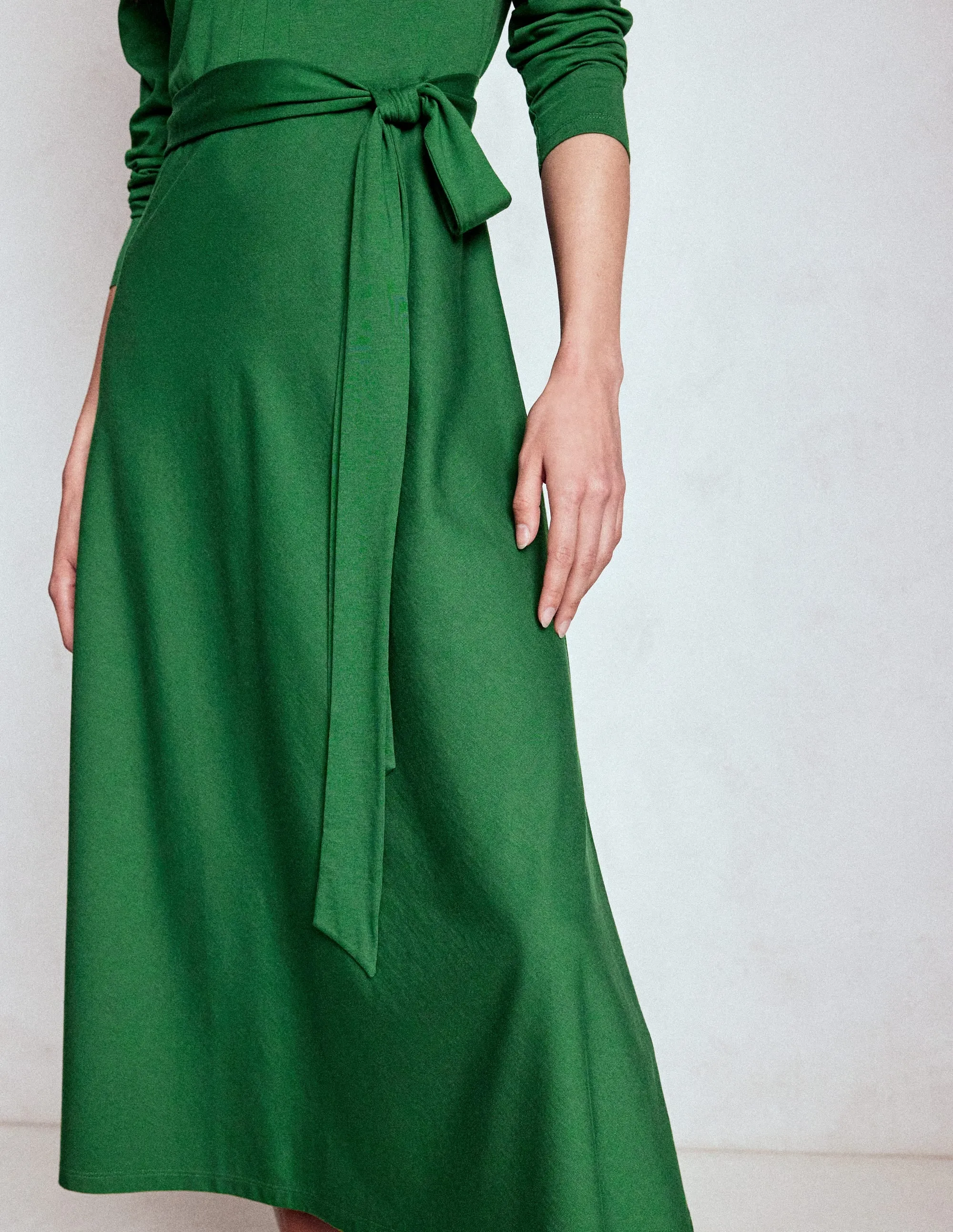 Casual Yet Chic Contemporary Fashion Imogen Collared Jersey Dress-Eden