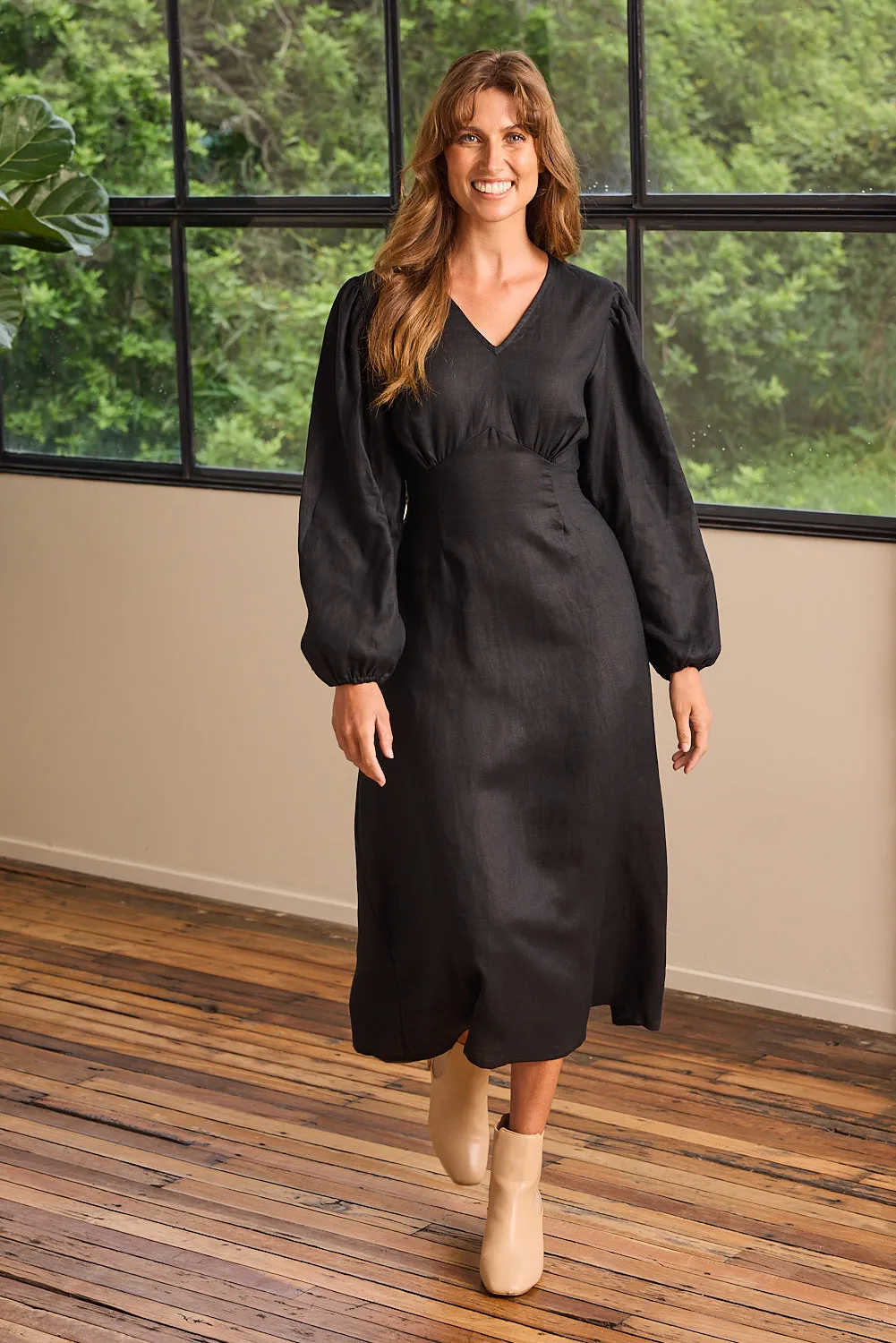 Easy Travel Farrah Long Sleeve Linen Dress in Black