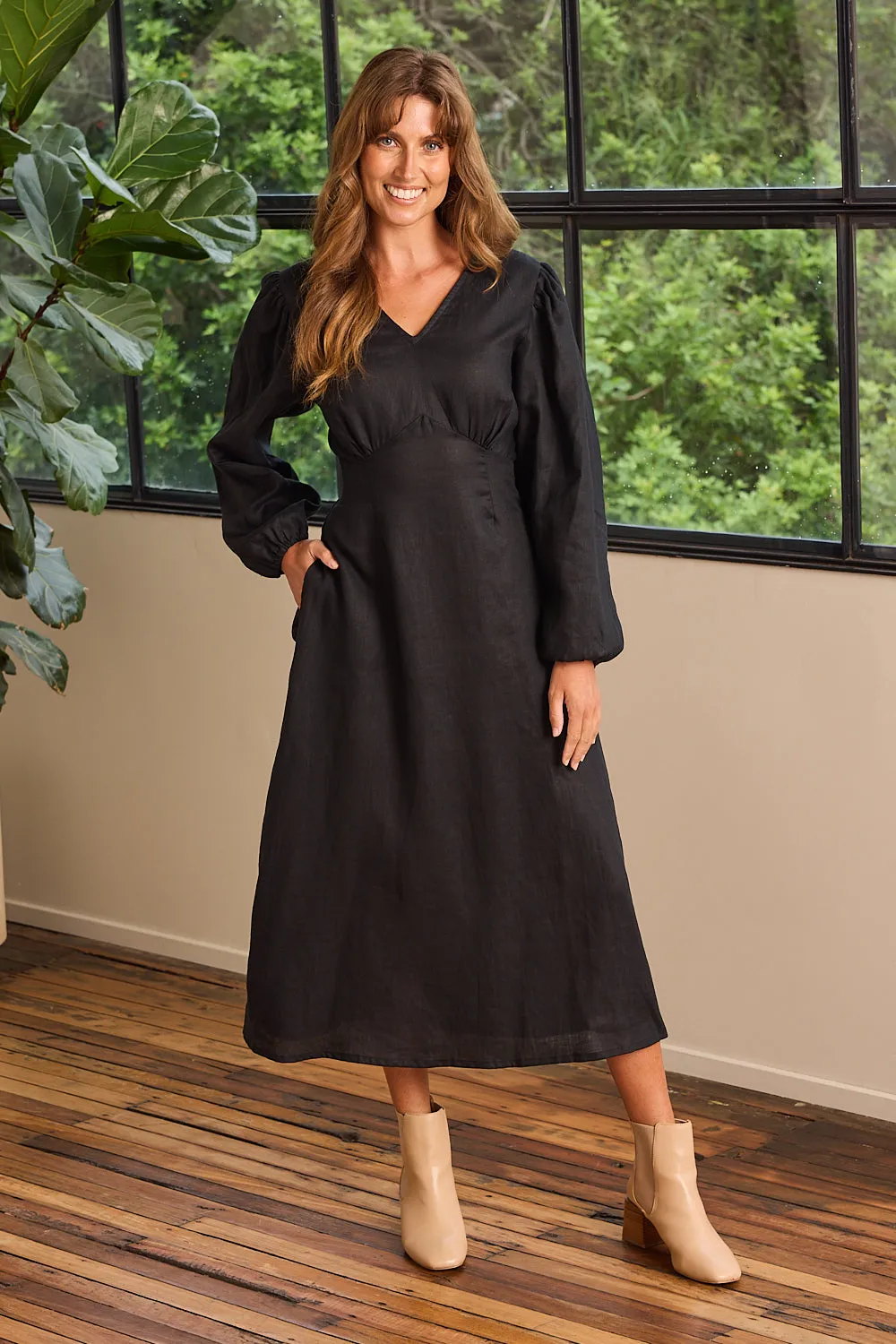 Minimalist Design Farrah Long Sleeve Linen Dress in Black