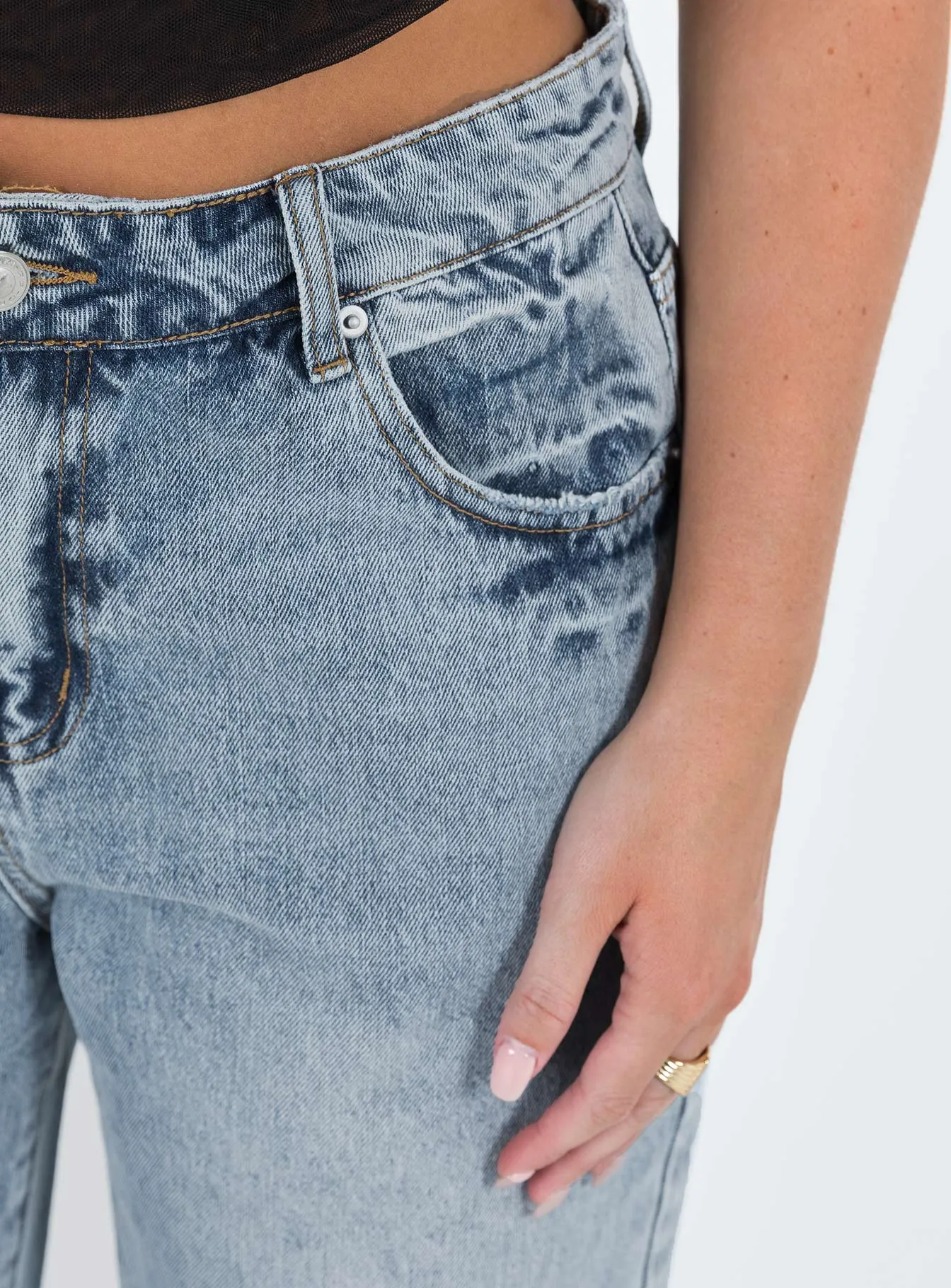 Straight Leg Design Corrina Jeans Mid Wash Denim