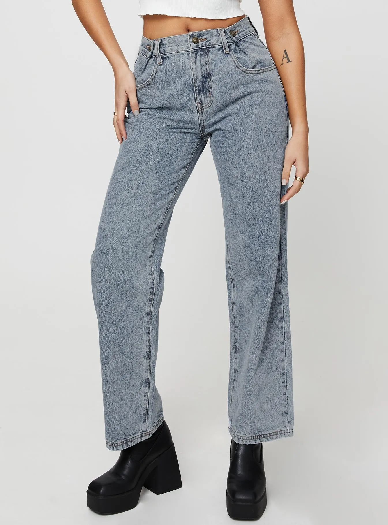 Krena Adjustable High Mid Rise Jeans Mid Wash Fit Focus