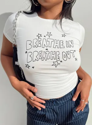 Breathe Tee White Bold colors