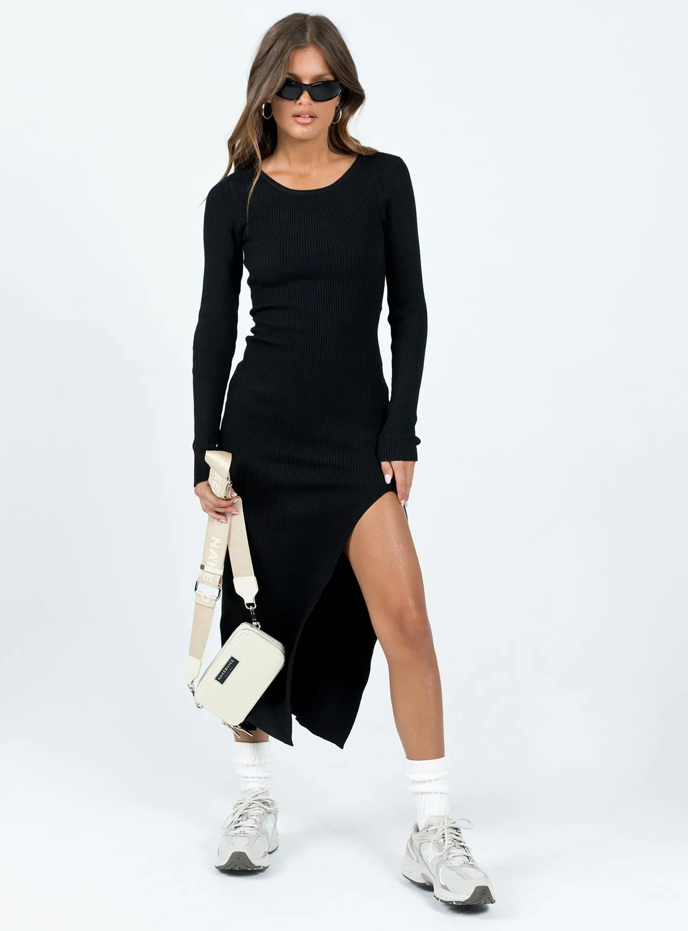 This maxi dress can be worn with a variety of shoes and accessories to create a unique look Fitro Long Sleeve Maxi Dress Black