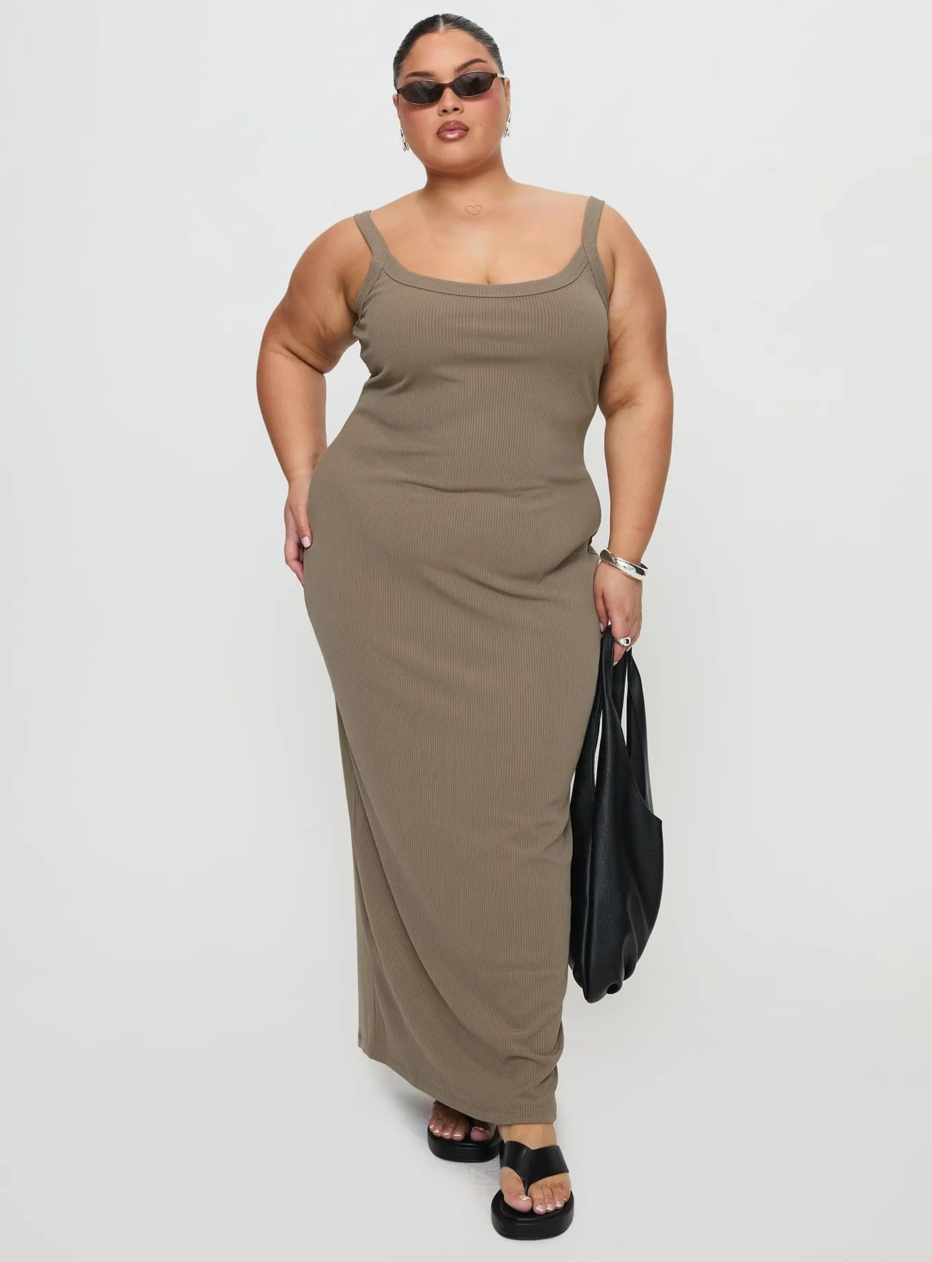 Montwood Maxi Dress Sage Curve Designed with simplicity and sophistication in mind this dress is perfect for any occasion