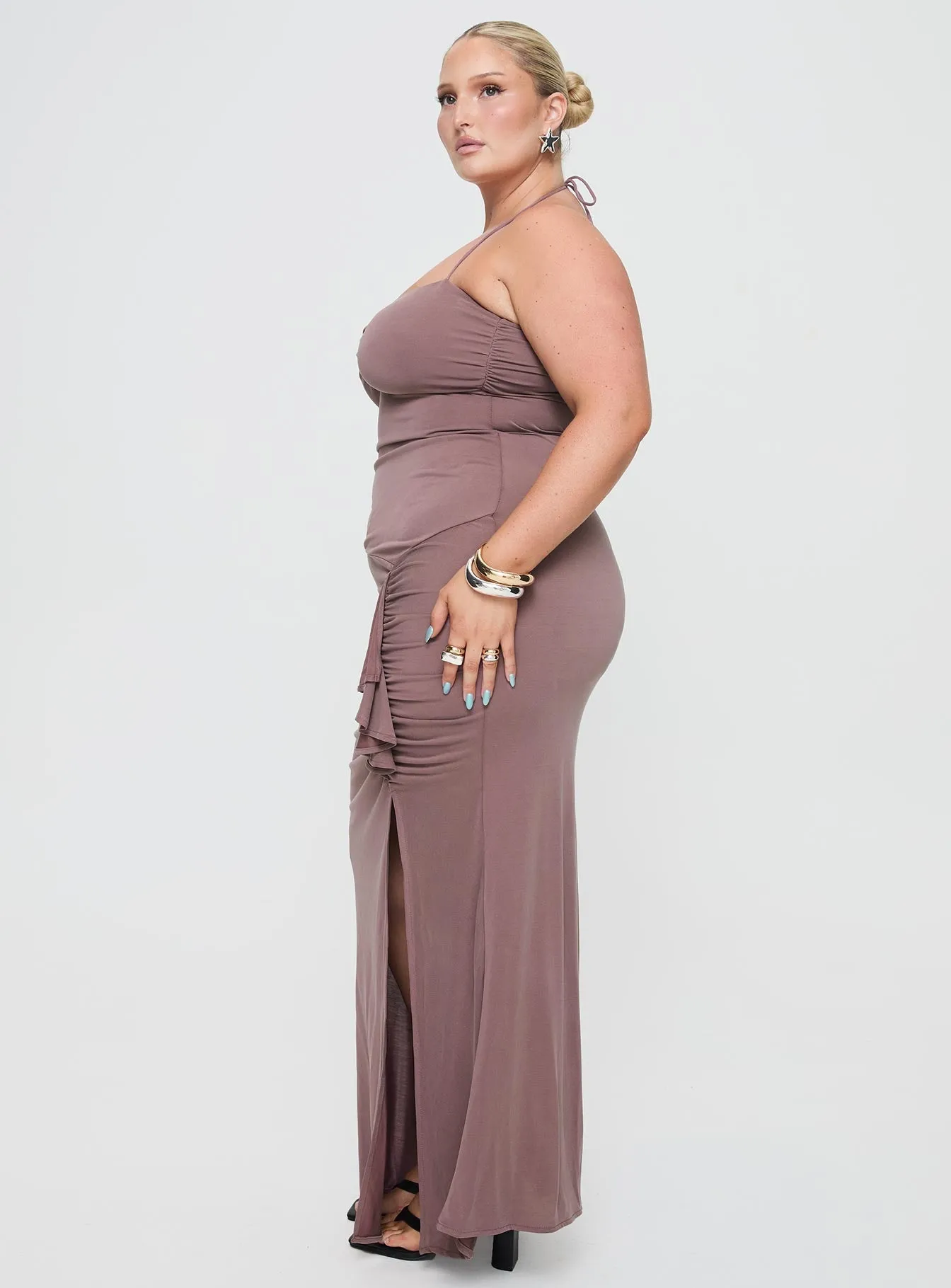 Designed with simplicity and sophistication in mind this dress is perfect for any occasion Loose Fit Destinations Maxi Dress Mauve Curve