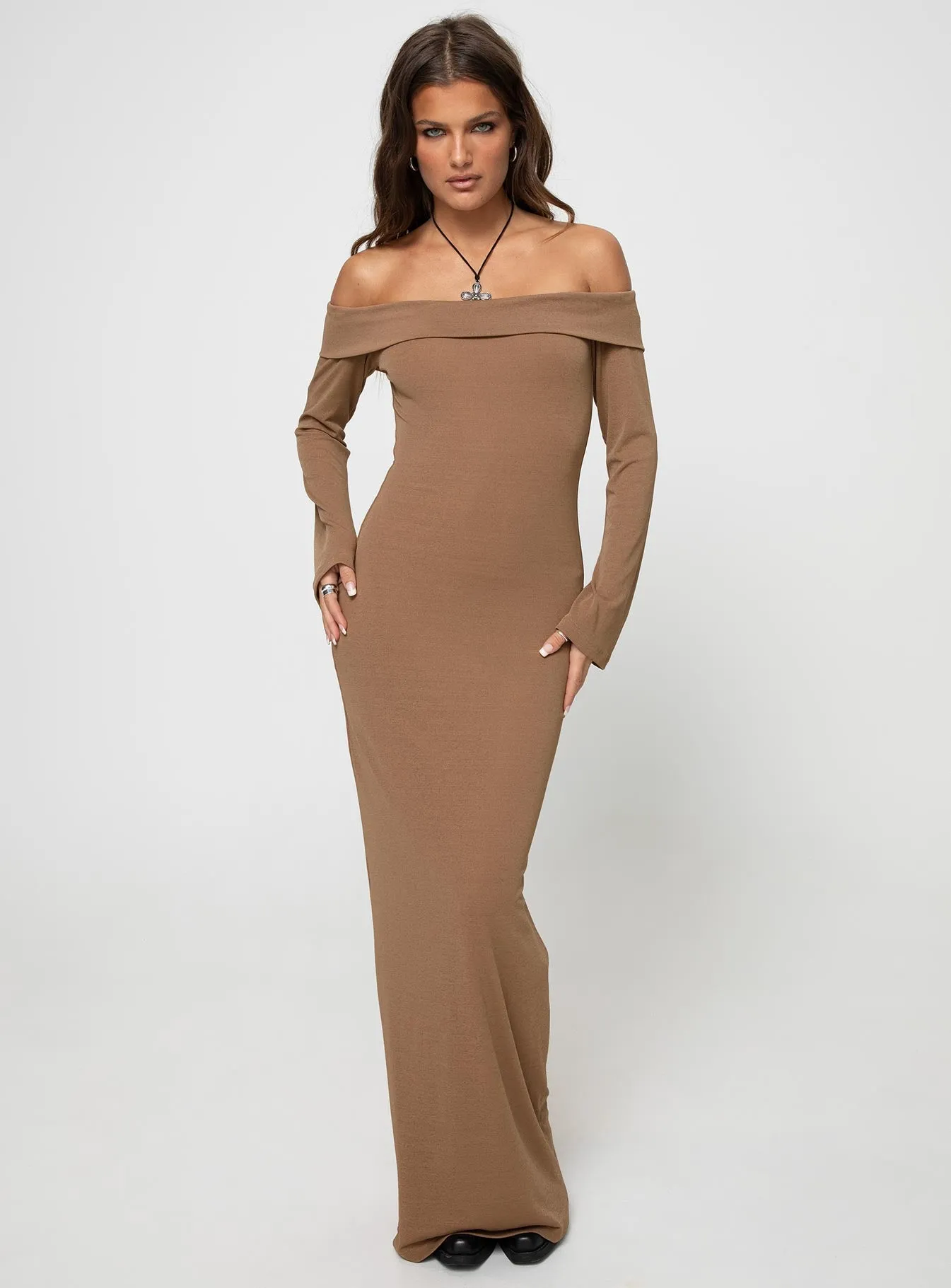 Maida Maxi Dress Light Brown The lightweight fabric of this dress ensures it is breathable and comfortable in any weather