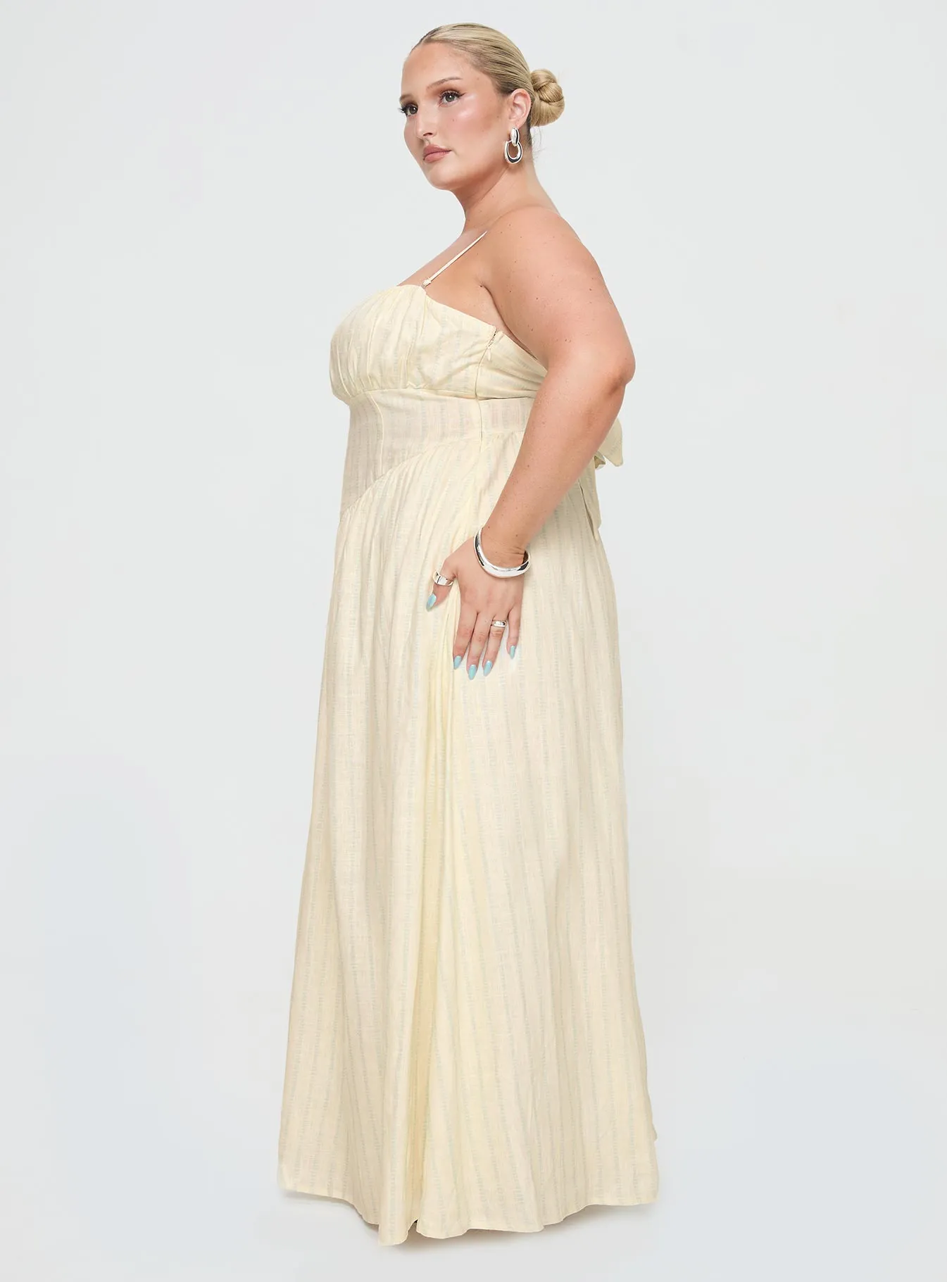 This dress is the perfect addition to any wardrobe for those who value both style and comfort Brick Glow Slow Dance Linen Blend Maxi Dress Cream / Blue Curve