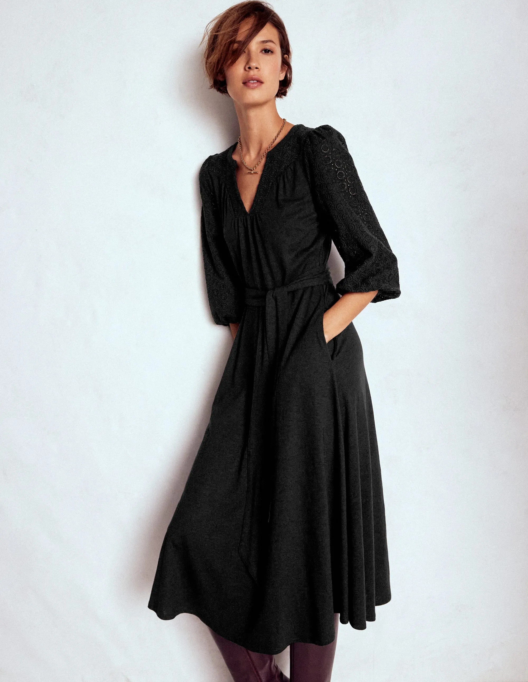 Eden Broderie Jersey Dress-Black Dreamy Feel Elegant knee-length dress