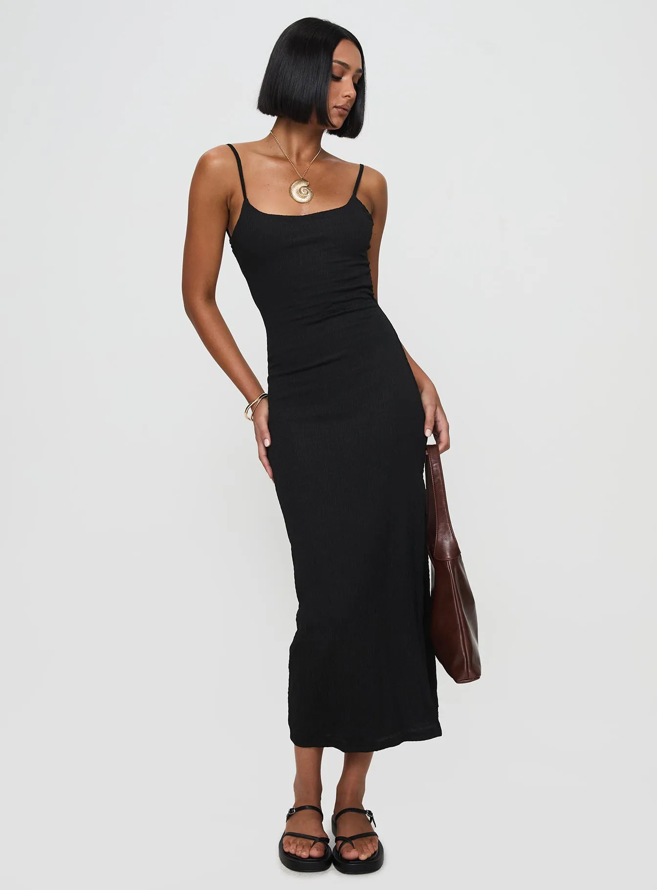 Elestria Maxi Dress Black The dress??s versatile design allows you to wear it for work, weekend outings, or evening events Knot Glow