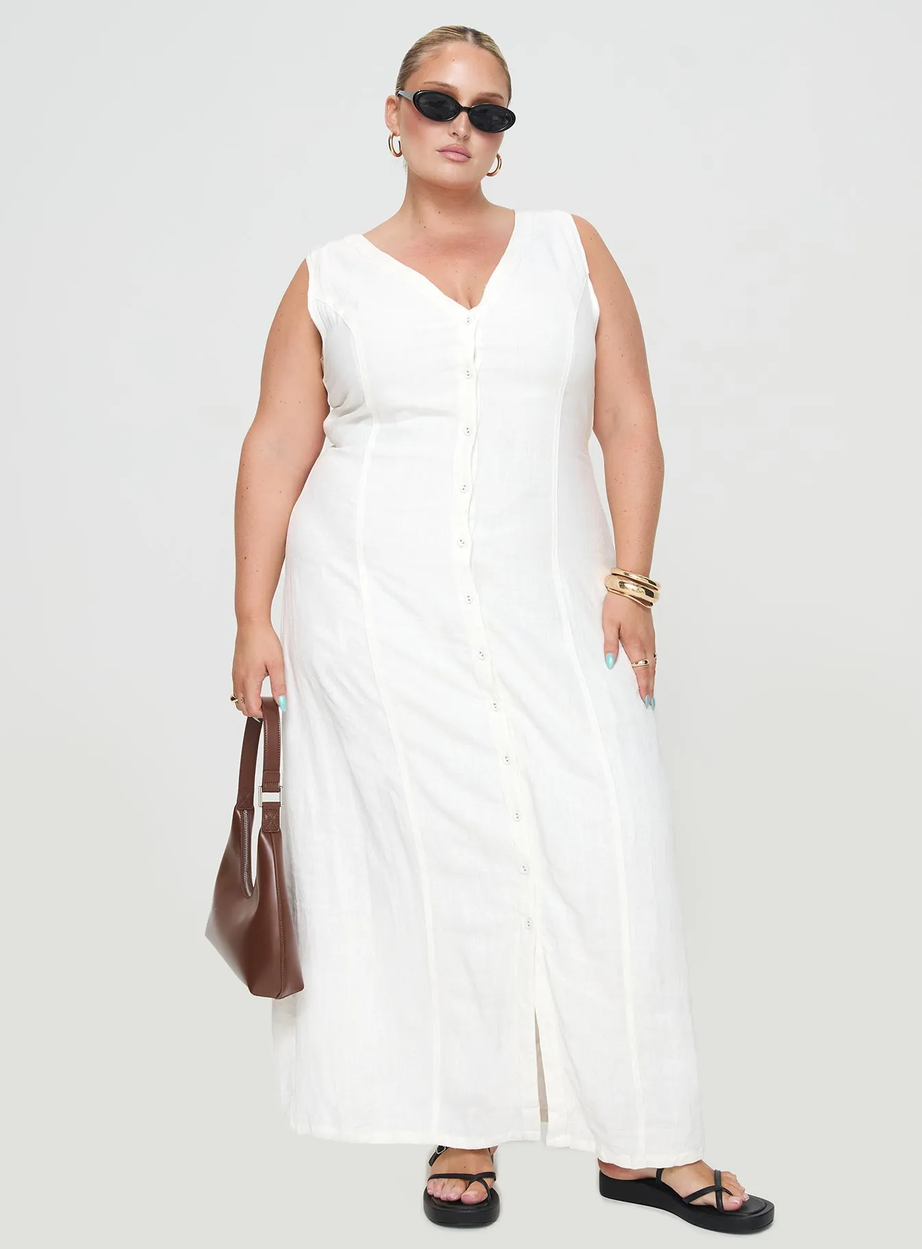 Summer Season Linen Blend Maxi Dress White Curve The relaxed fit of this maxi dress ensures all-day comfort while maintaining a stylish look