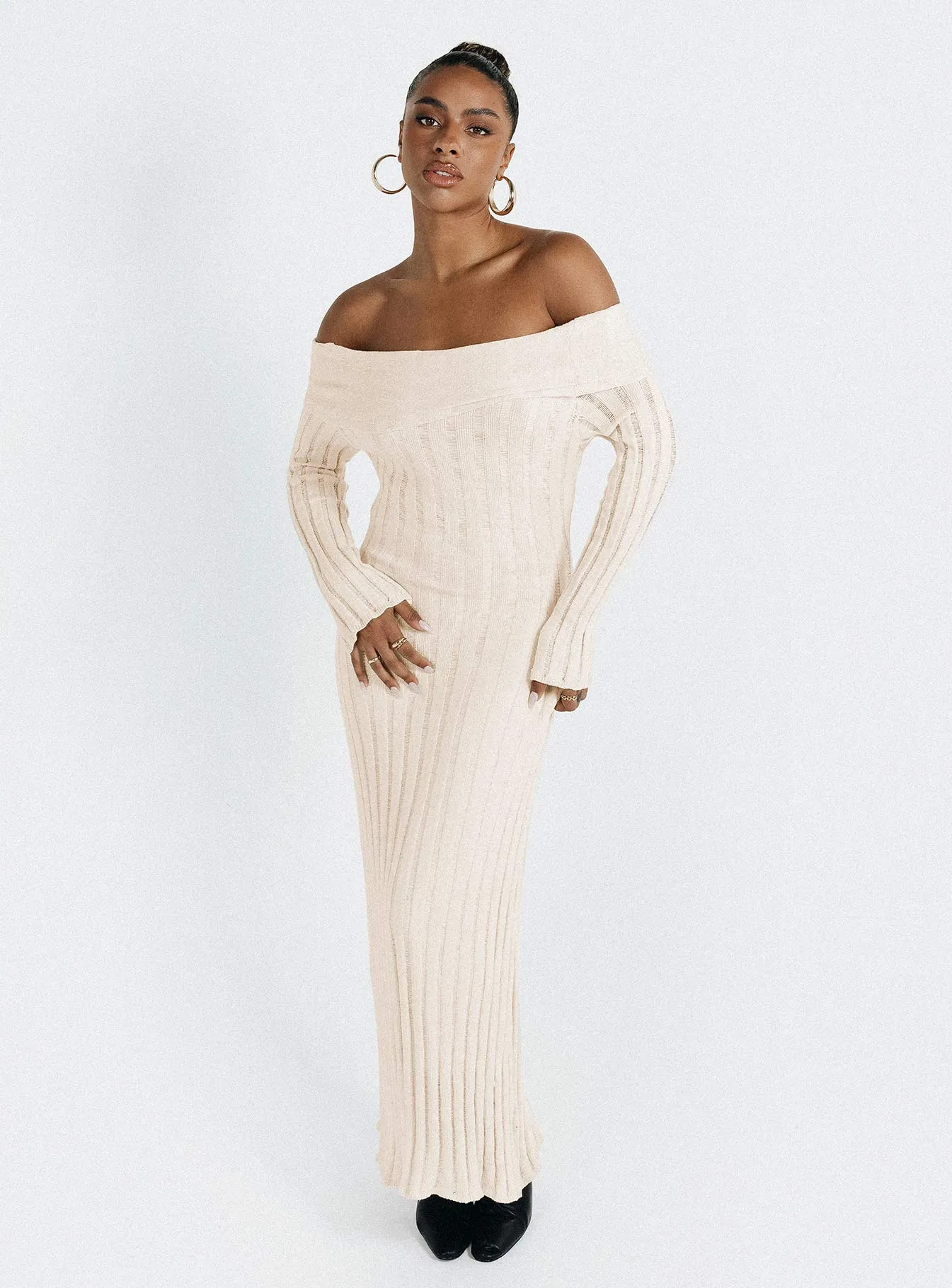With its simple silhouette this maxi dress offers a flattering look for all body types With its simple and clean design this dress makes a chic statement wherever you go Lefler Off The Shoulder Maxi Dress Beige