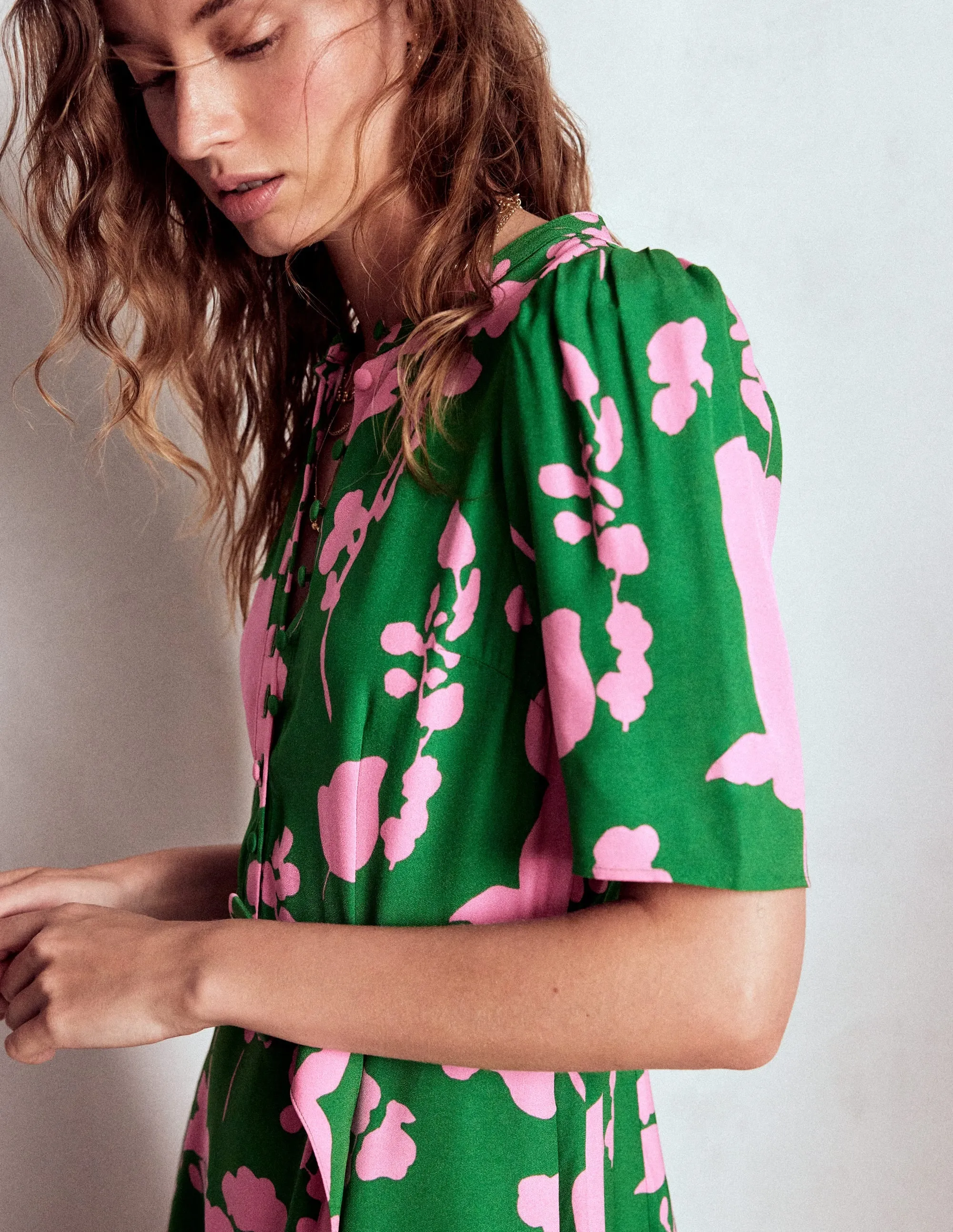 Gala Ready Kate Puff Sleeve Belted Dress-Highland Green, Dainty Sprigs