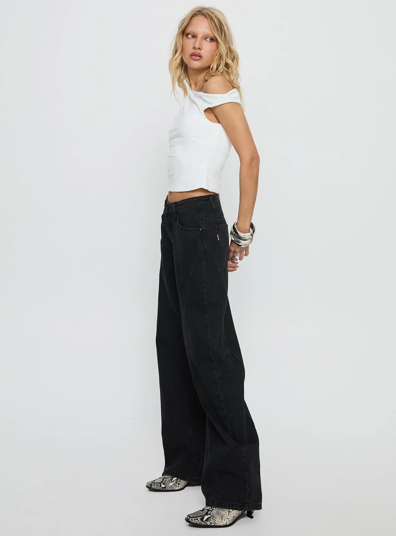 Lost Track Mid Rise Barrel Leg Jeans Washed Black Layer game