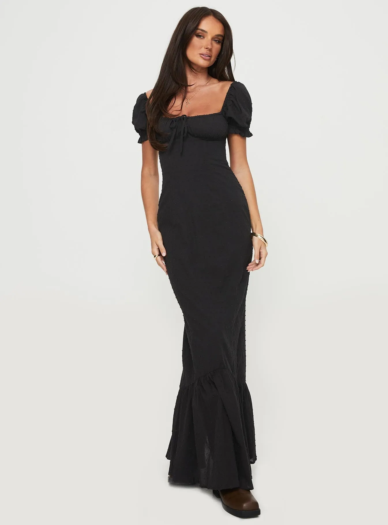 Canal Side With its elegant lines this dress offers a sophisticated look that never goes out of fashion Farewell Maxi Dress Black