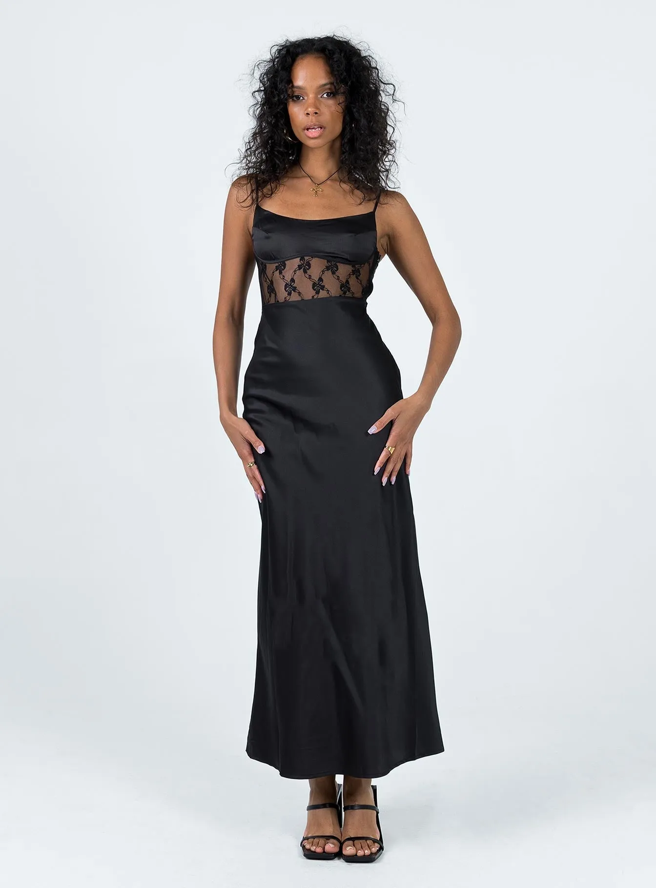 The simple yet refined design of this dress makes it easy to pair with different accessories Festival Glow Maybelle Maxi Dress Black