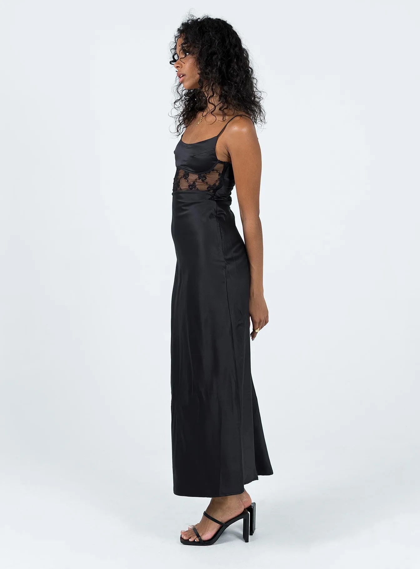 This dress is designed to be worn for a variety of occasions providing effortless style Maybelle Maxi Dress Black