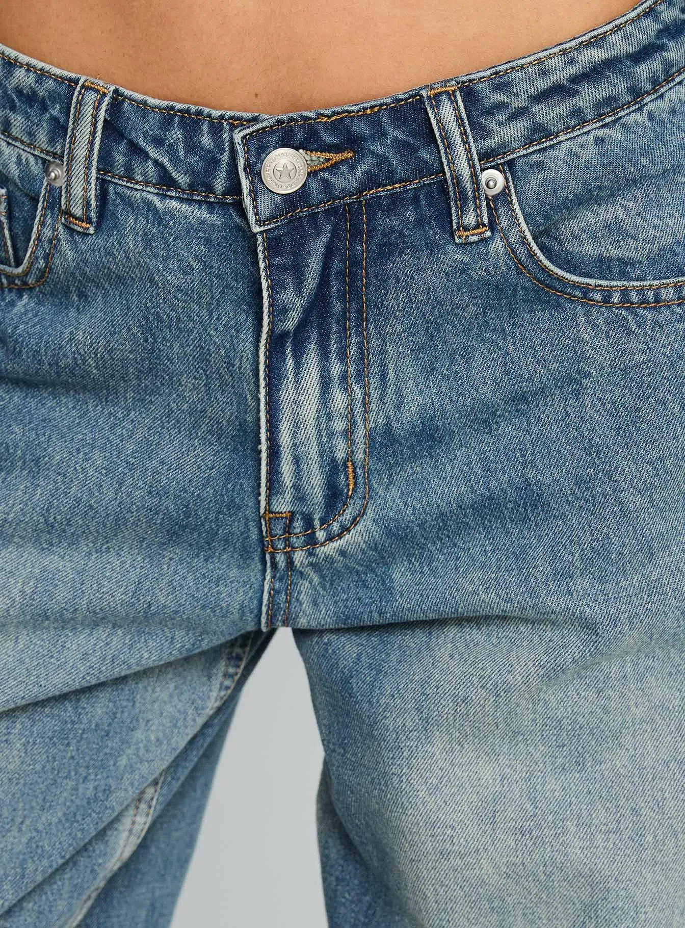 Casual Friday Urban Explorer Basic Comfort Motomami Mid Rise Barrel Leg Jeans Mid Blue Wash