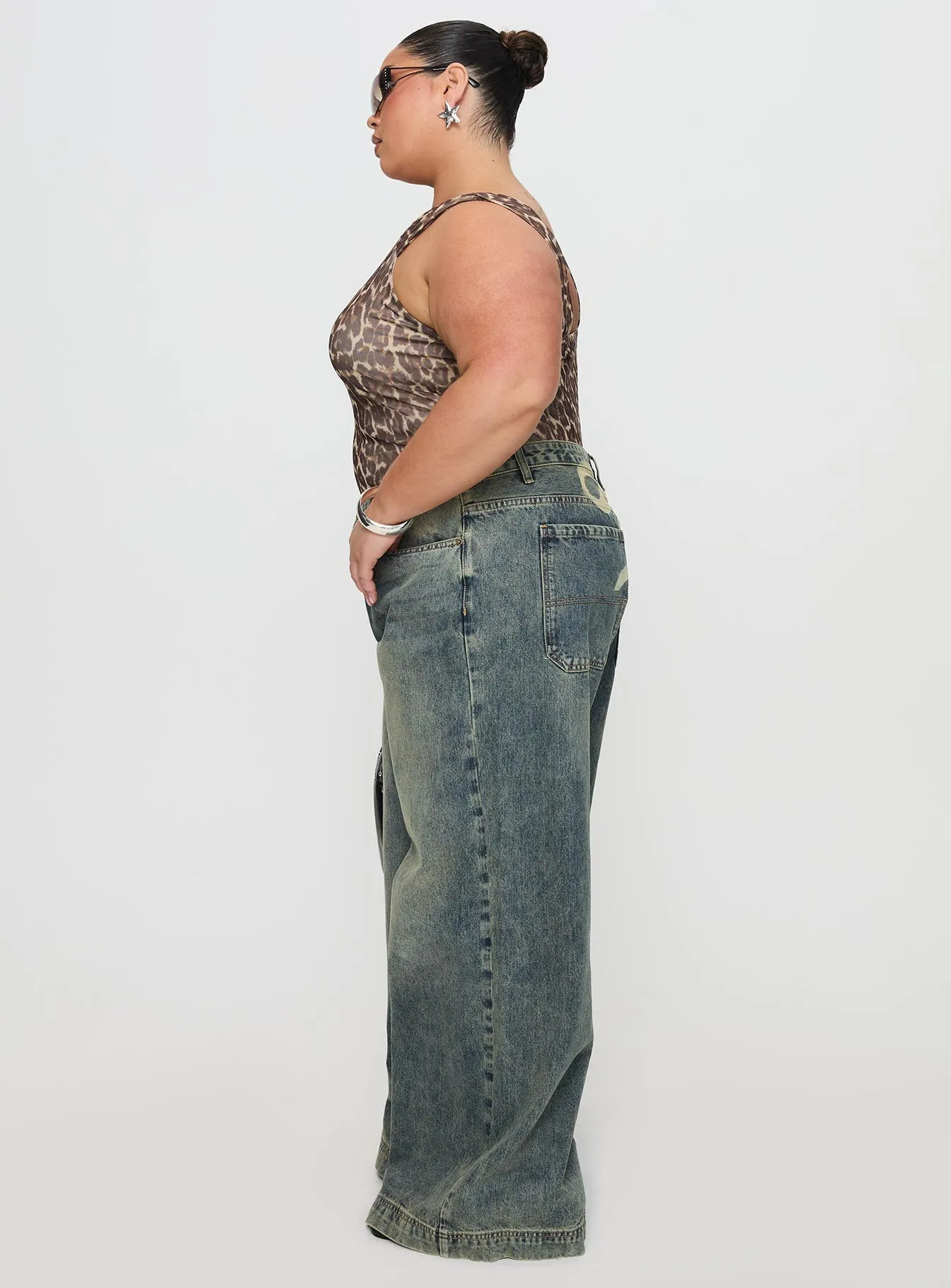 Ribbon Stamp Low Rise Wide Leg Jeans Antique Wash Curve Sharp Edge