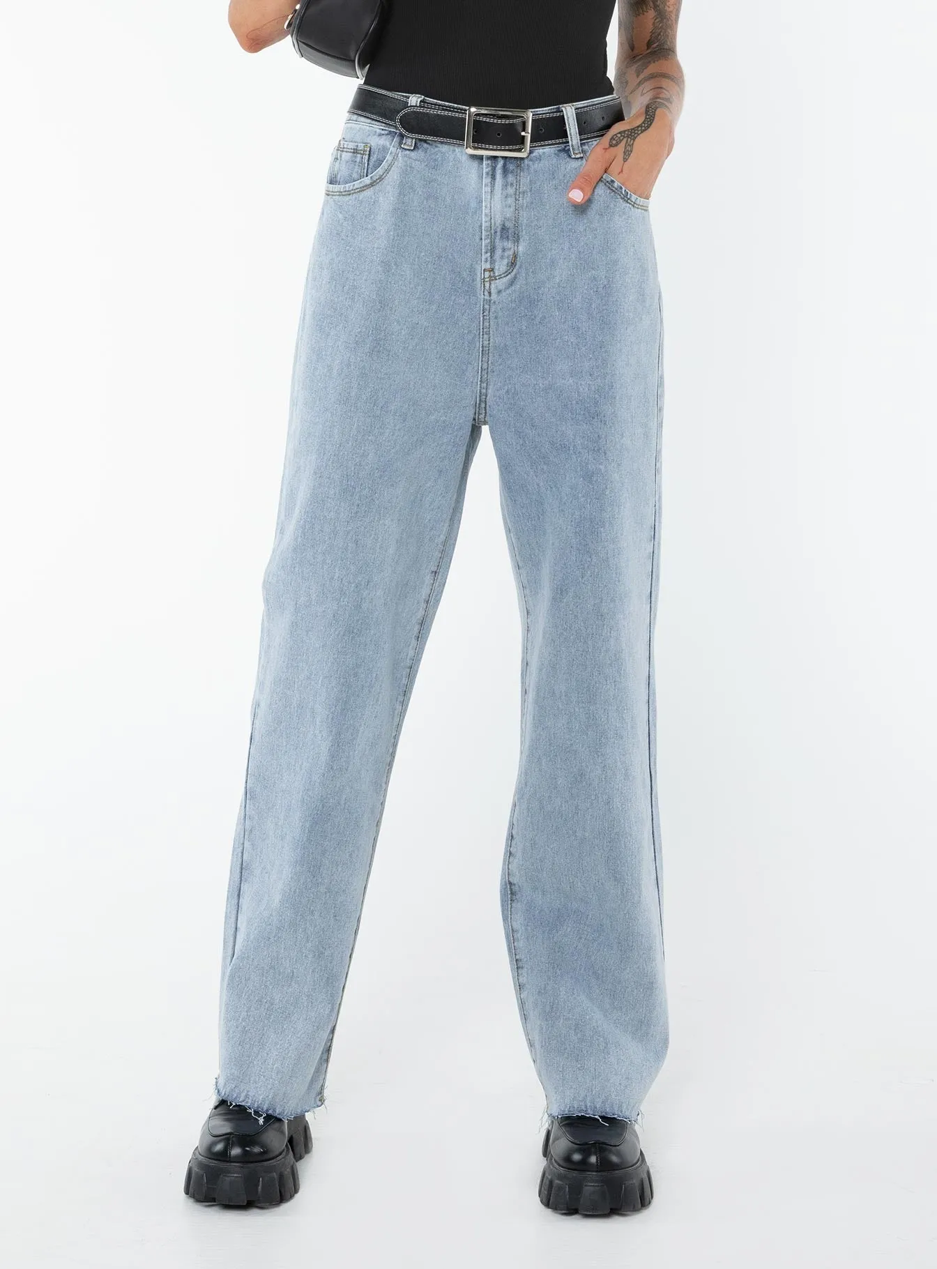 Kalinda Denim Jeans Tall Travel Outfit Evening Stroll Minimalist