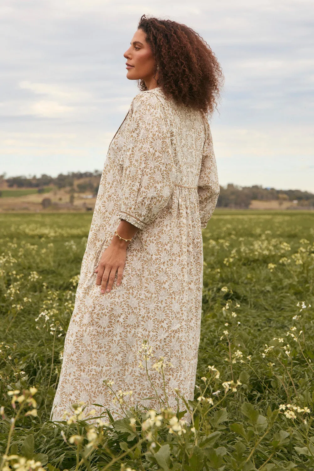 Blue Hour Relaxed-fit mid-length dress Cairo Billow Sleeve Dress in Savanna