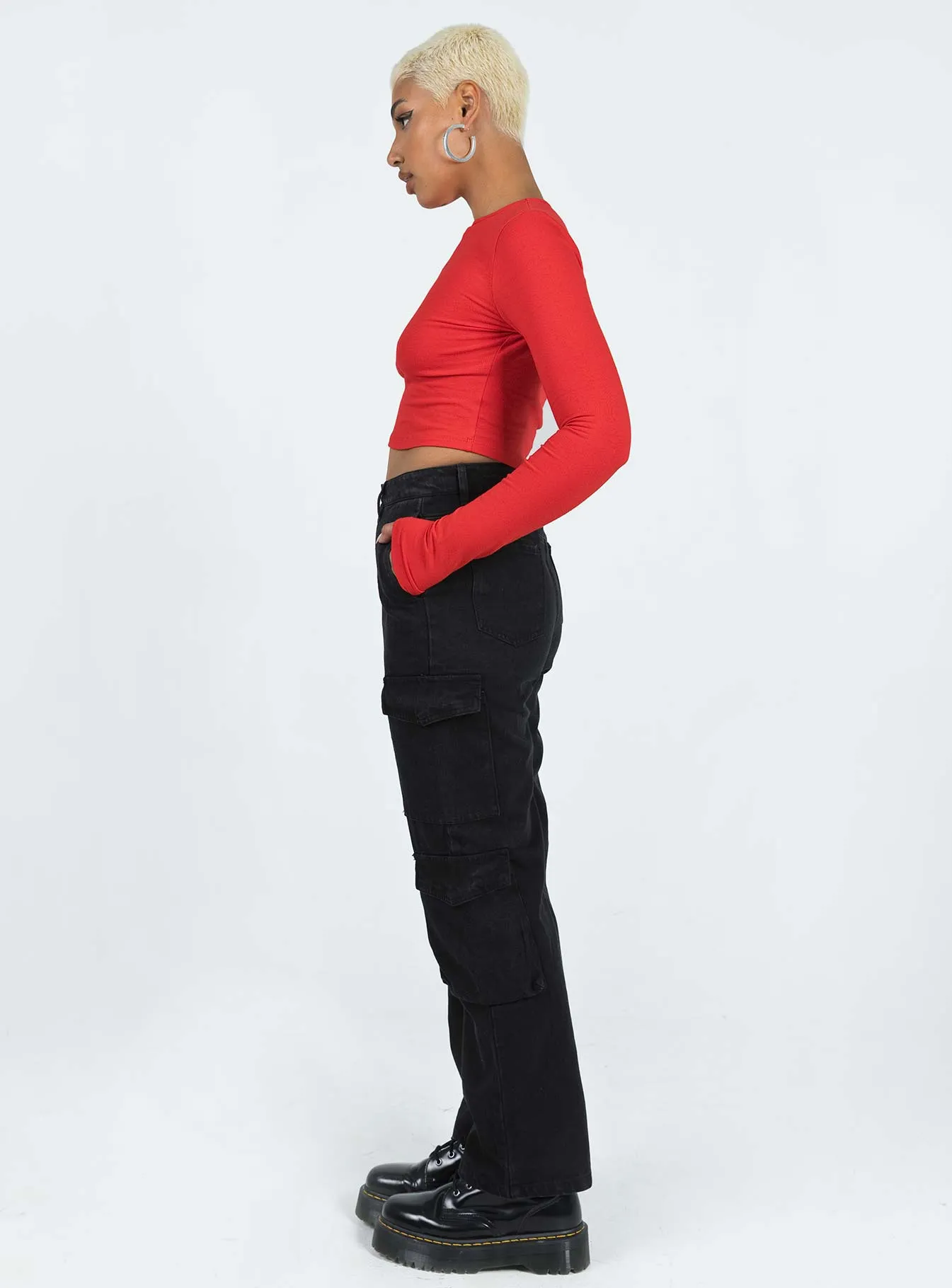 Kingston Cargo Jean Black Minimal Outfit Bold Road Trip