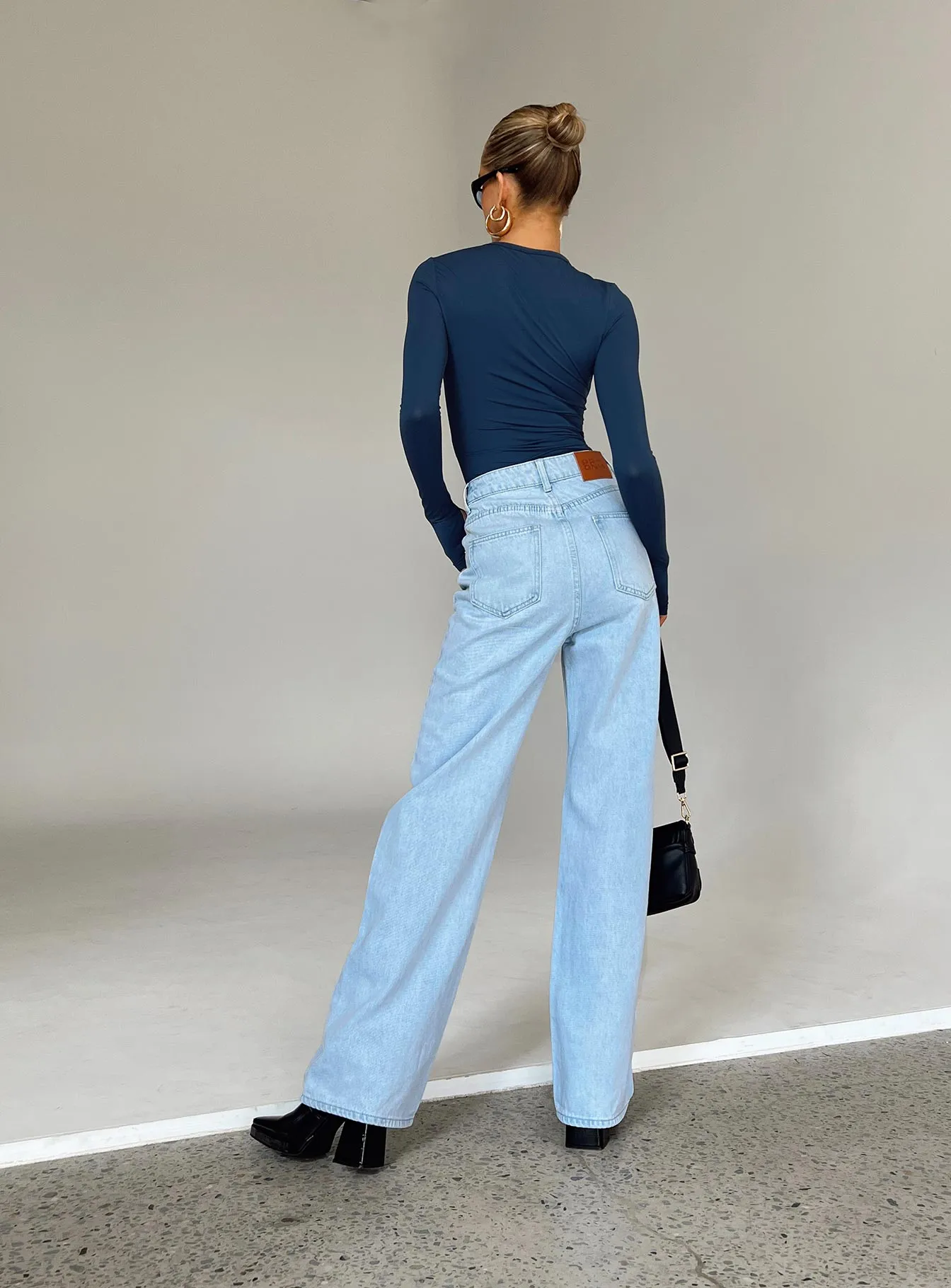 Jeannie Wide Leg Jeans Light Wash Denim Subtle Look