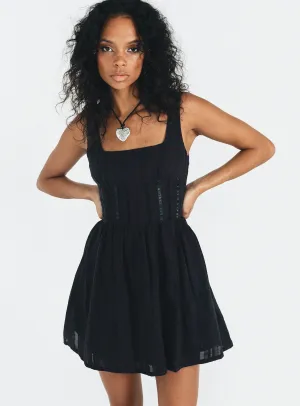 Trend Mode Bold Beauty Lorinda Mini Dress Black