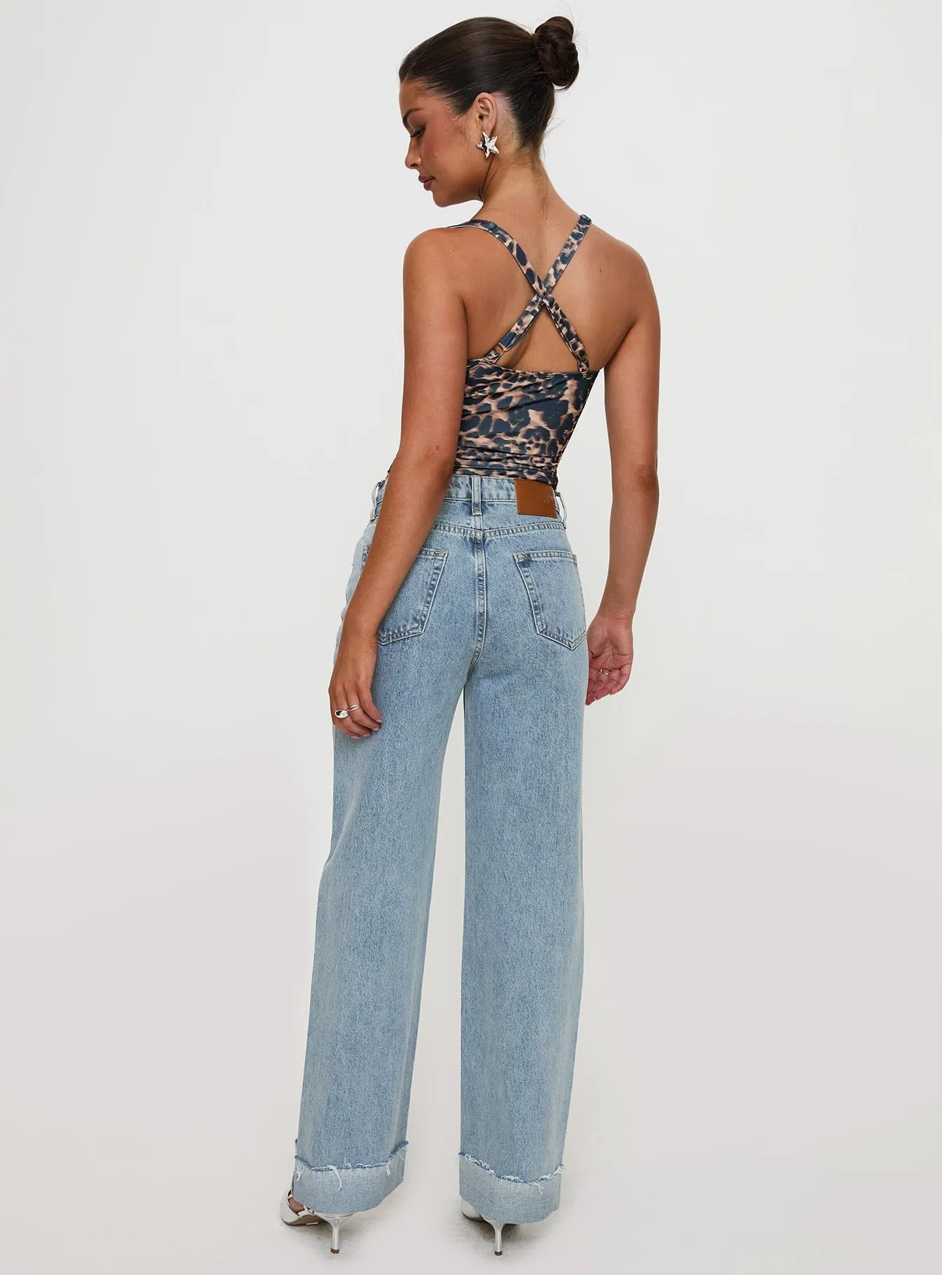Smart Layer Morning Stroll Music Event Office Wear Ollie Mid Rise Straight Leg Jean Light Wash Denim