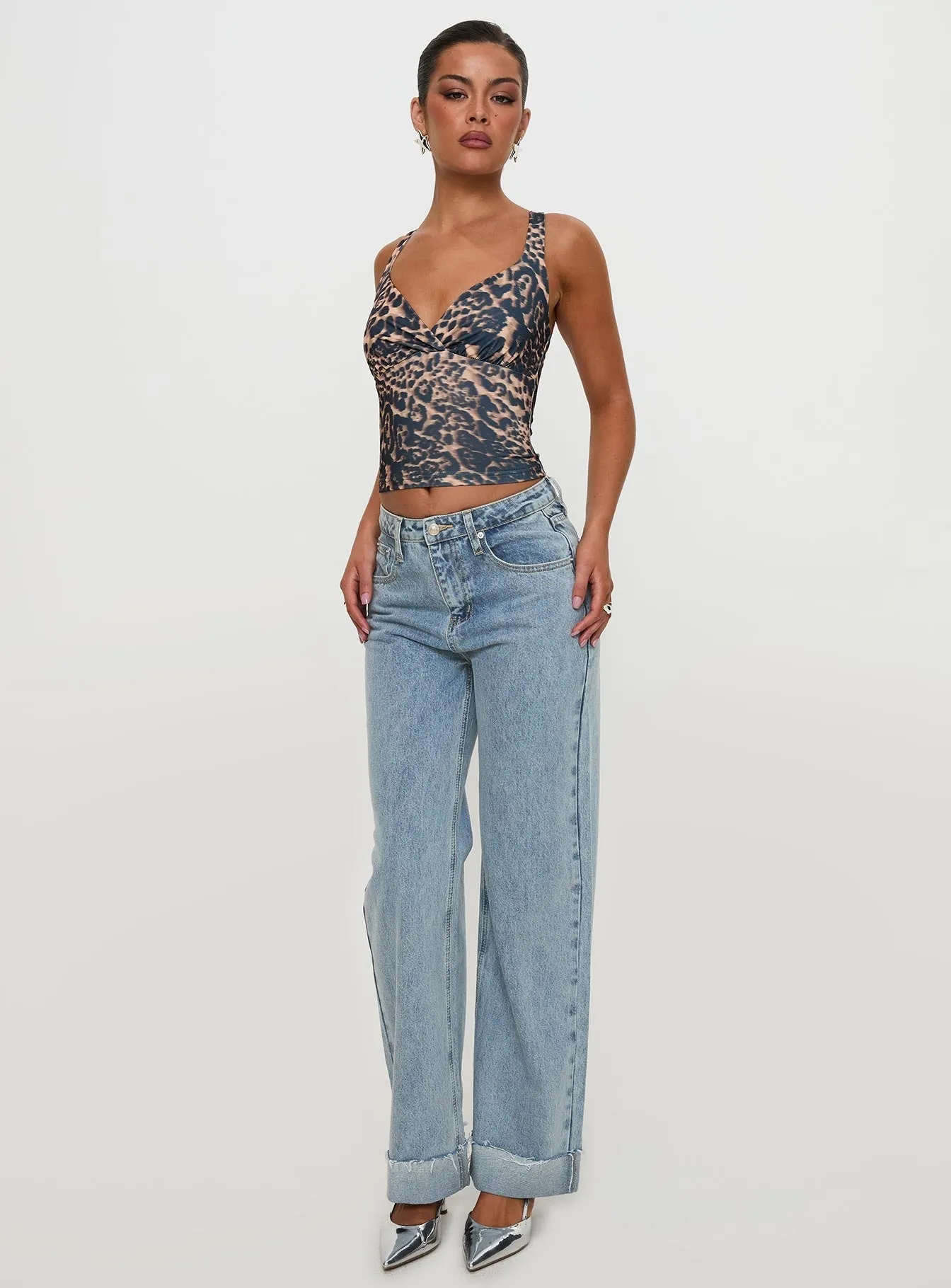 Morning Stroll Evening Stroll Trend Setter Neutral Tone Ollie Mid Rise Straight Leg Jean Light Wash Denim